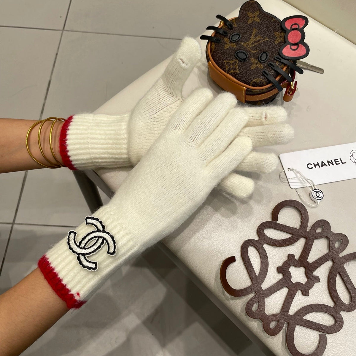 CC 26S CC Logo Full-Finger Gloves White Red Wool 505730