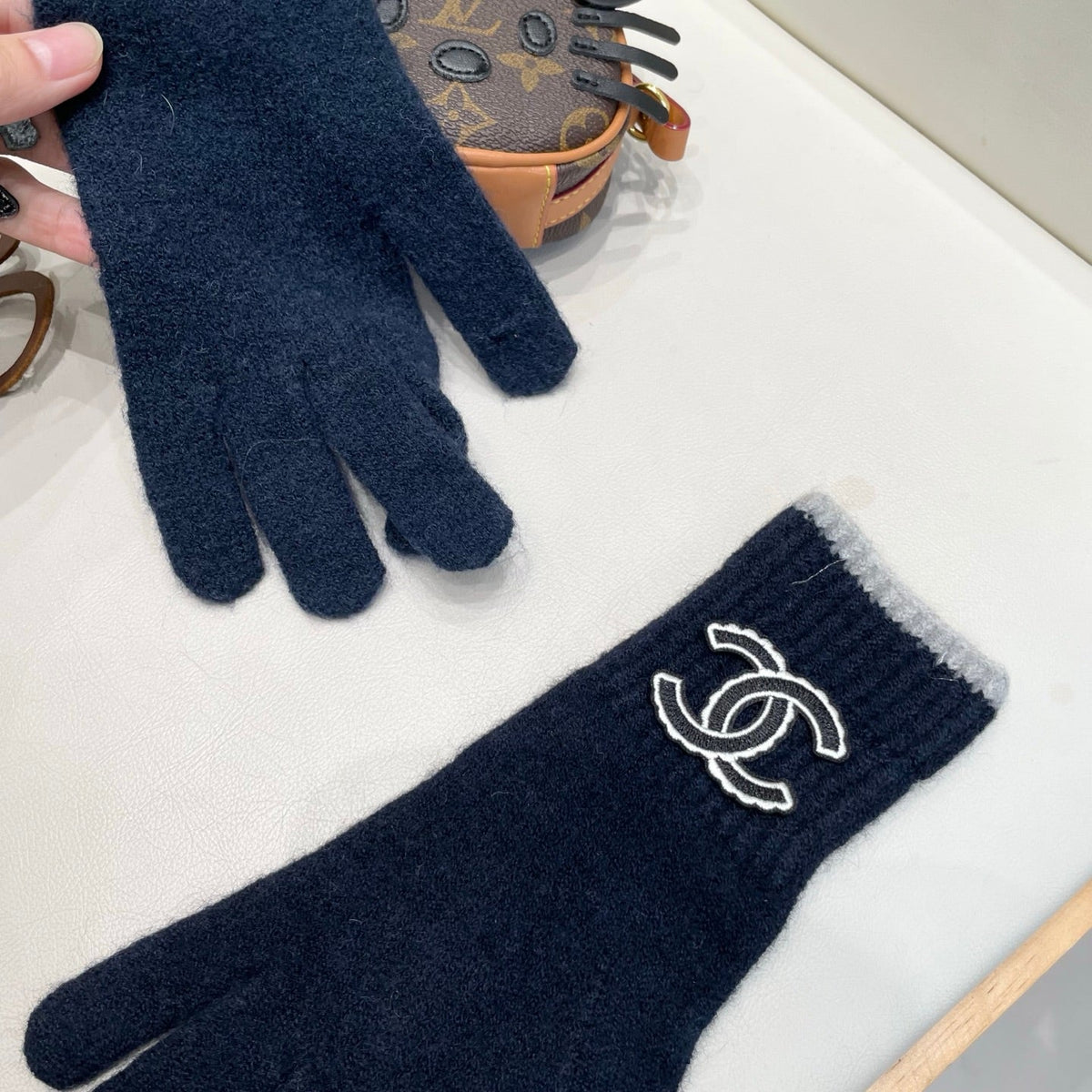 CC 26S CC Logo Full-Finger Gloves Navy Blue Wool 505731