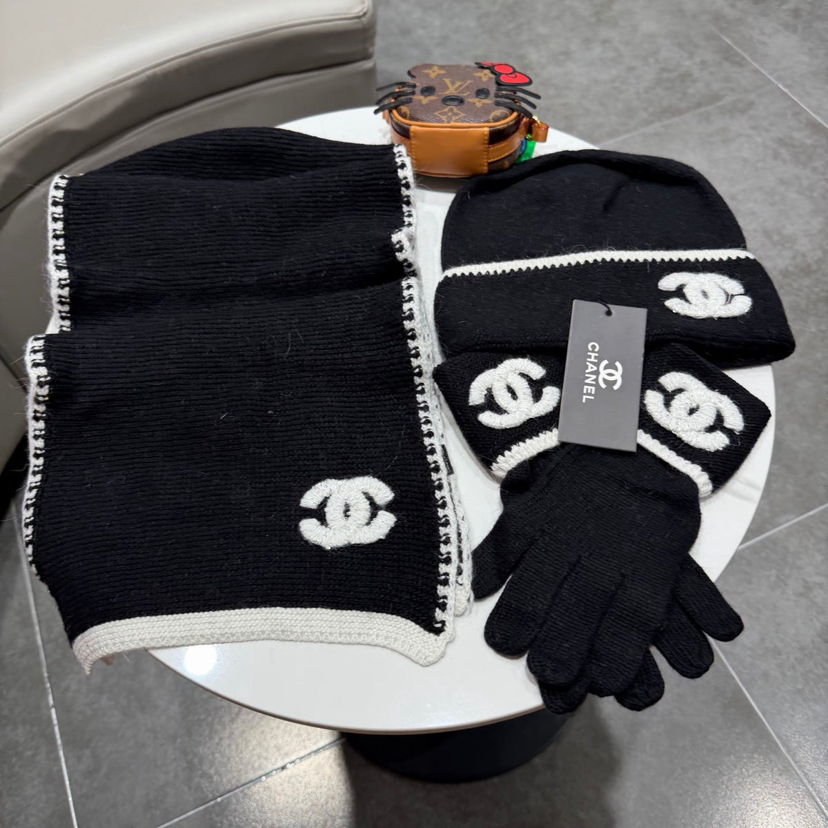 CC Hat Scarf Gloves Set Light Beige Black Knit Sequin 470401