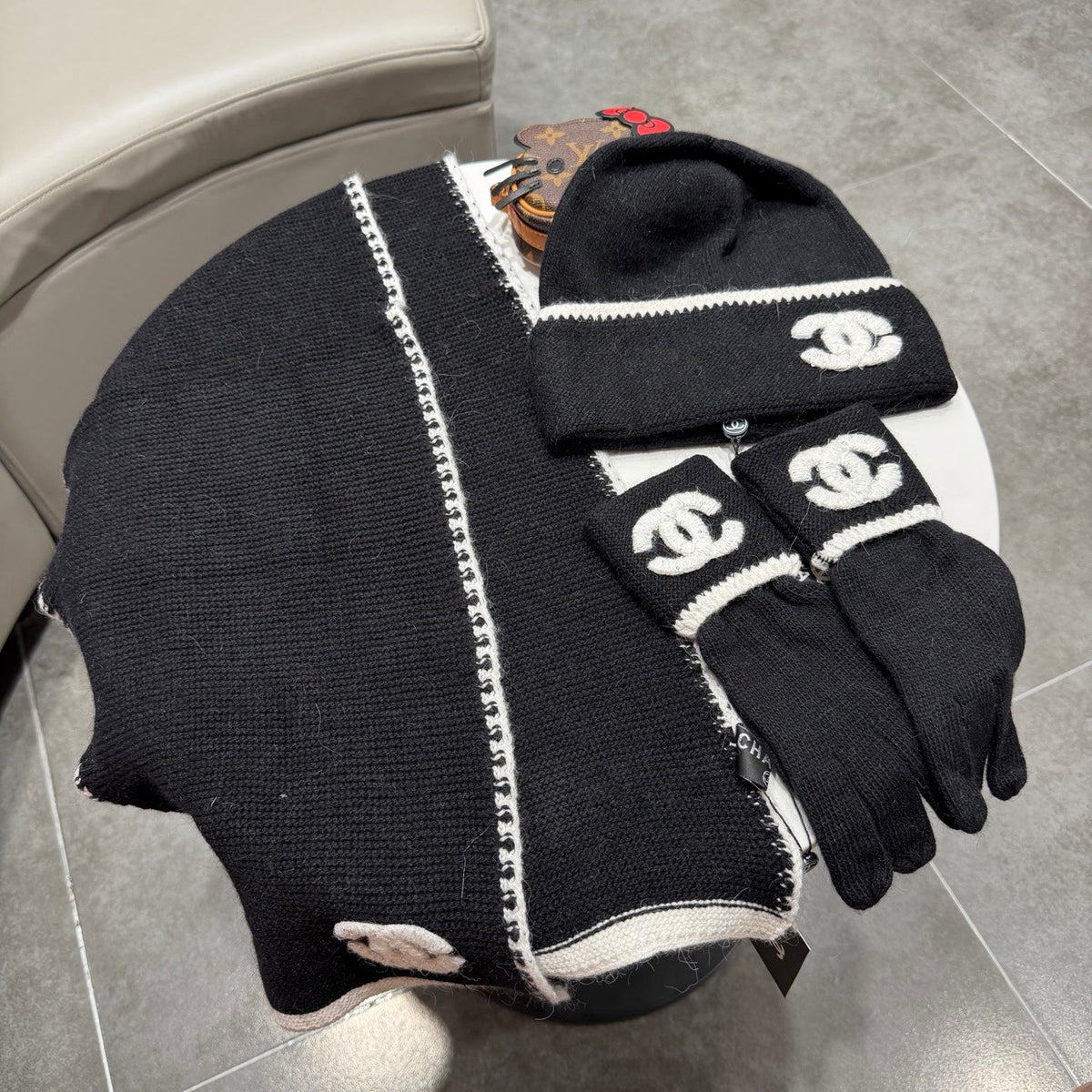CC Hat Scarf Gloves Set Light Beige Black Knit Sequin 470401