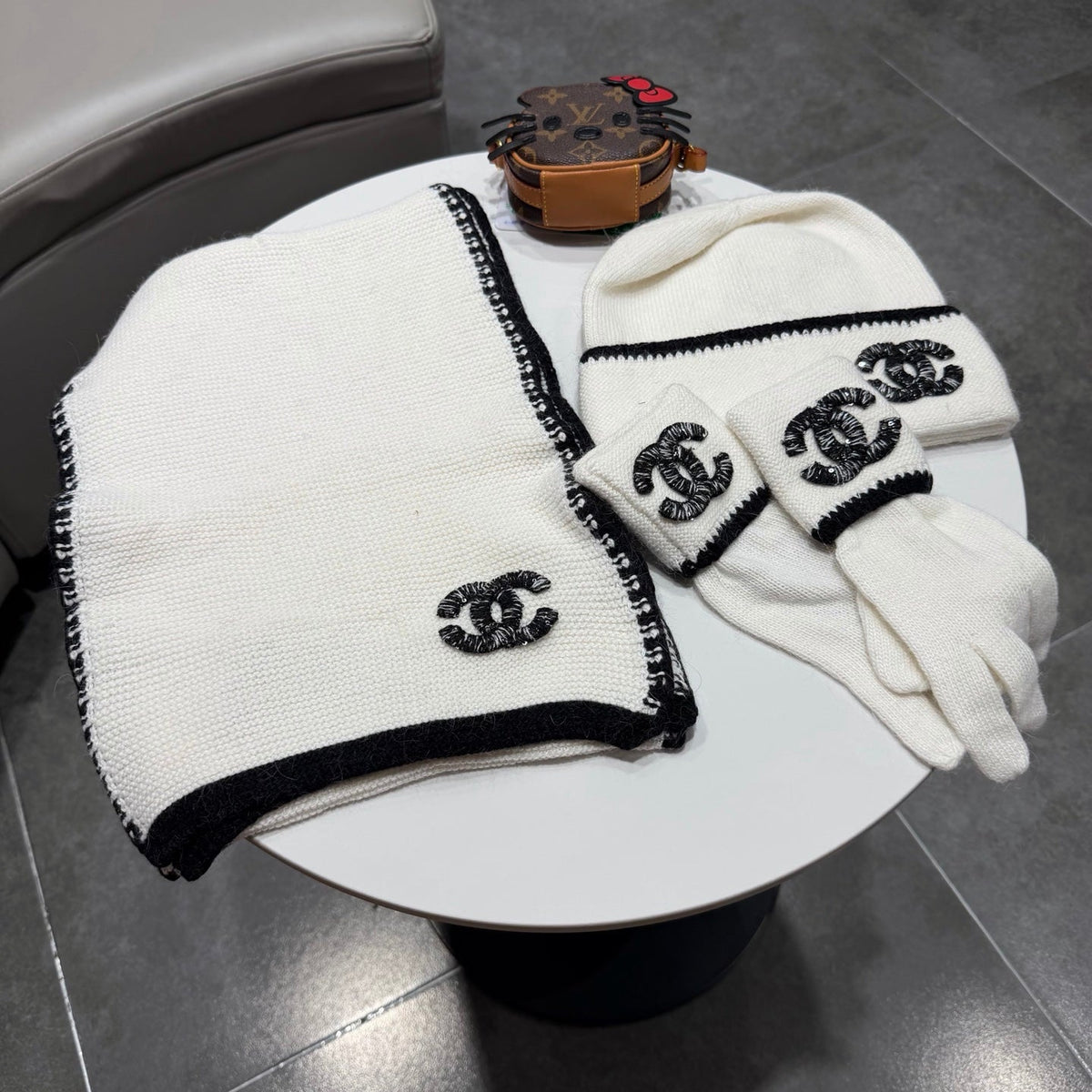CC Hat Scarf Gloves Set White Black Knit Sequin 470403