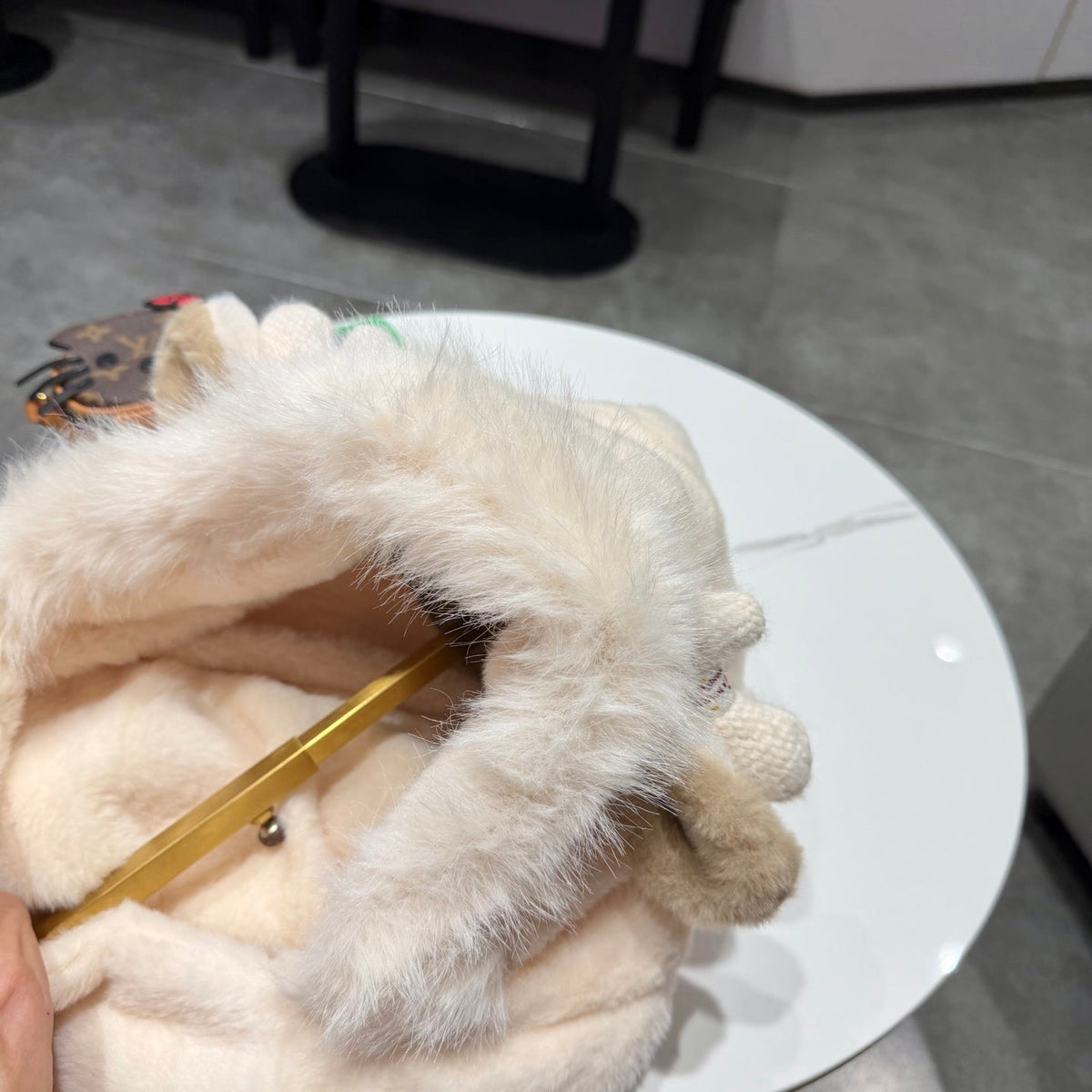 CC Hooded Scarf Gloves Light Beige Fur 477459