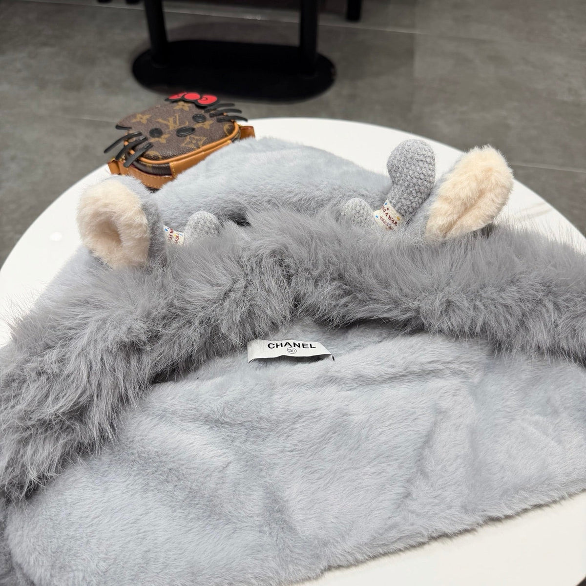 CC Hooded Scarf Gloves Light Gray Fur 477457