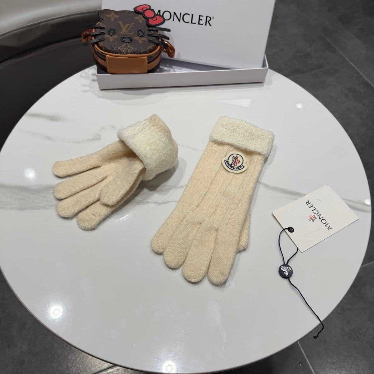 Moncler 26S Cable-Knit Full-Finger Gloves White Wool 505726