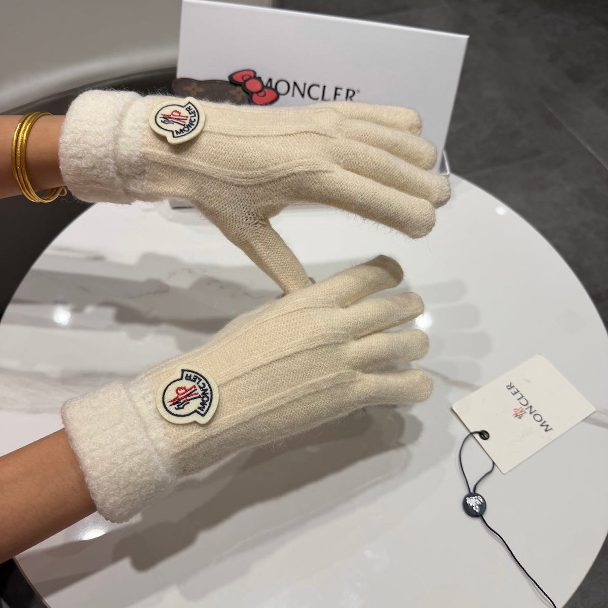 Moncler 26S Cable-Knit Full-Finger Gloves White Wool 505726