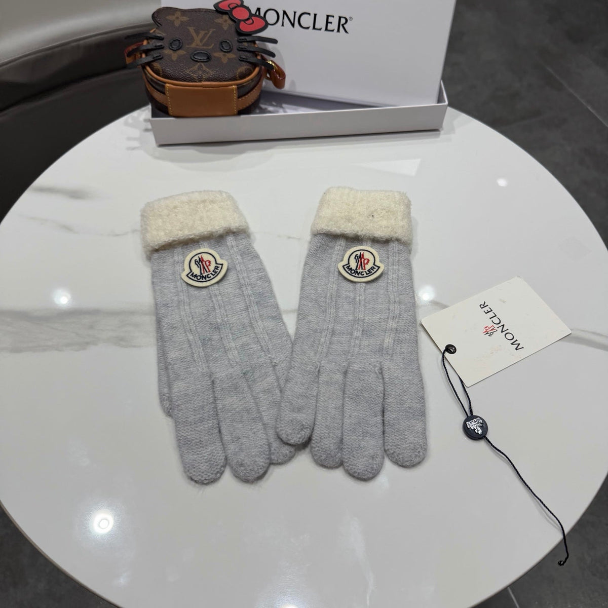 Moncler 26S Cable-Knit Full-Finger Gloves Grey White Wool 505733