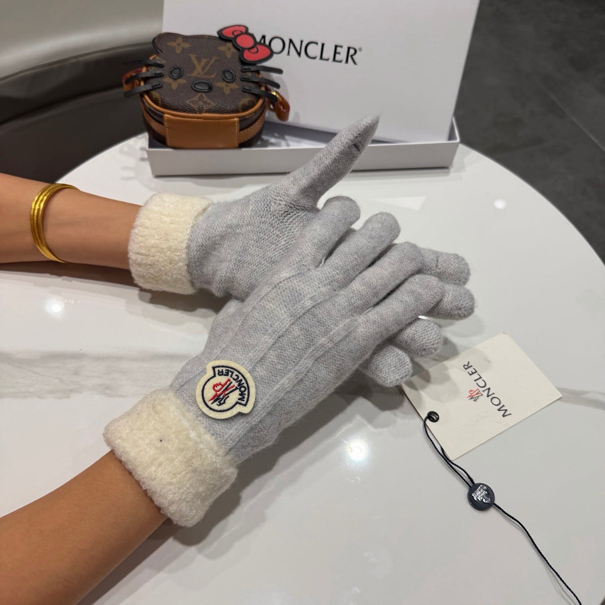 Moncler 26S Cable-Knit Full-Finger Gloves Grey White Wool 505733