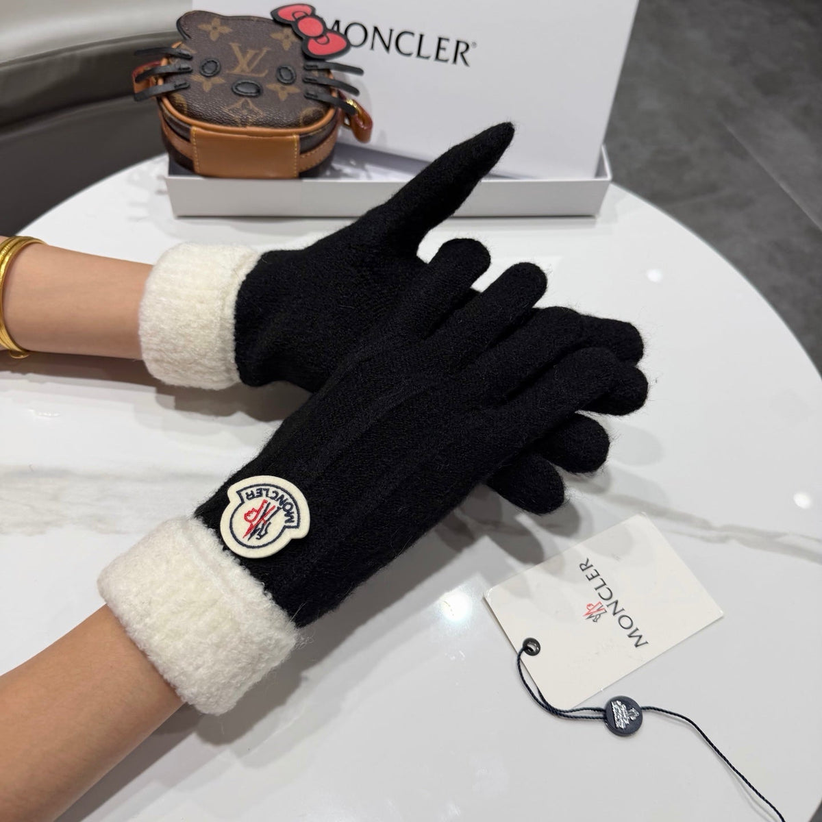 Moncler 26S Cable-Knit Full-Finger Gloves Black White Wool 505732