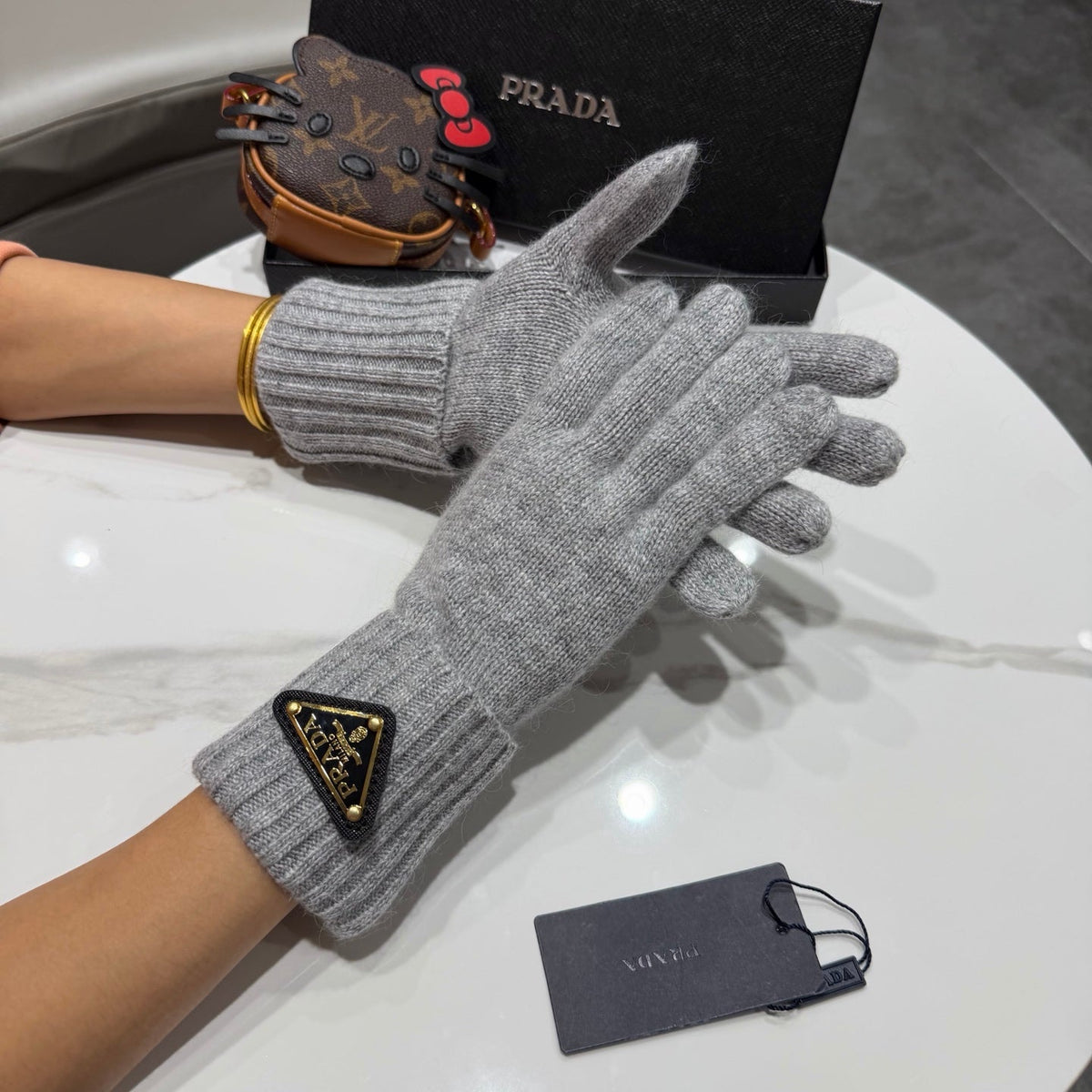 Prada 26S Triangle Logo Full-Finger Gloves Grey Ribbed Knit 505709