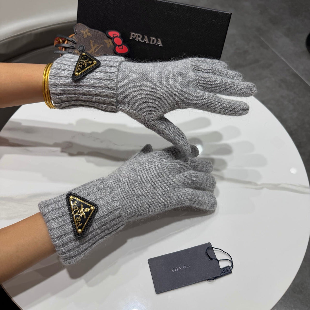 Prada 26S Triangle Logo Full-Finger Gloves Grey Ribbed Knit 505709