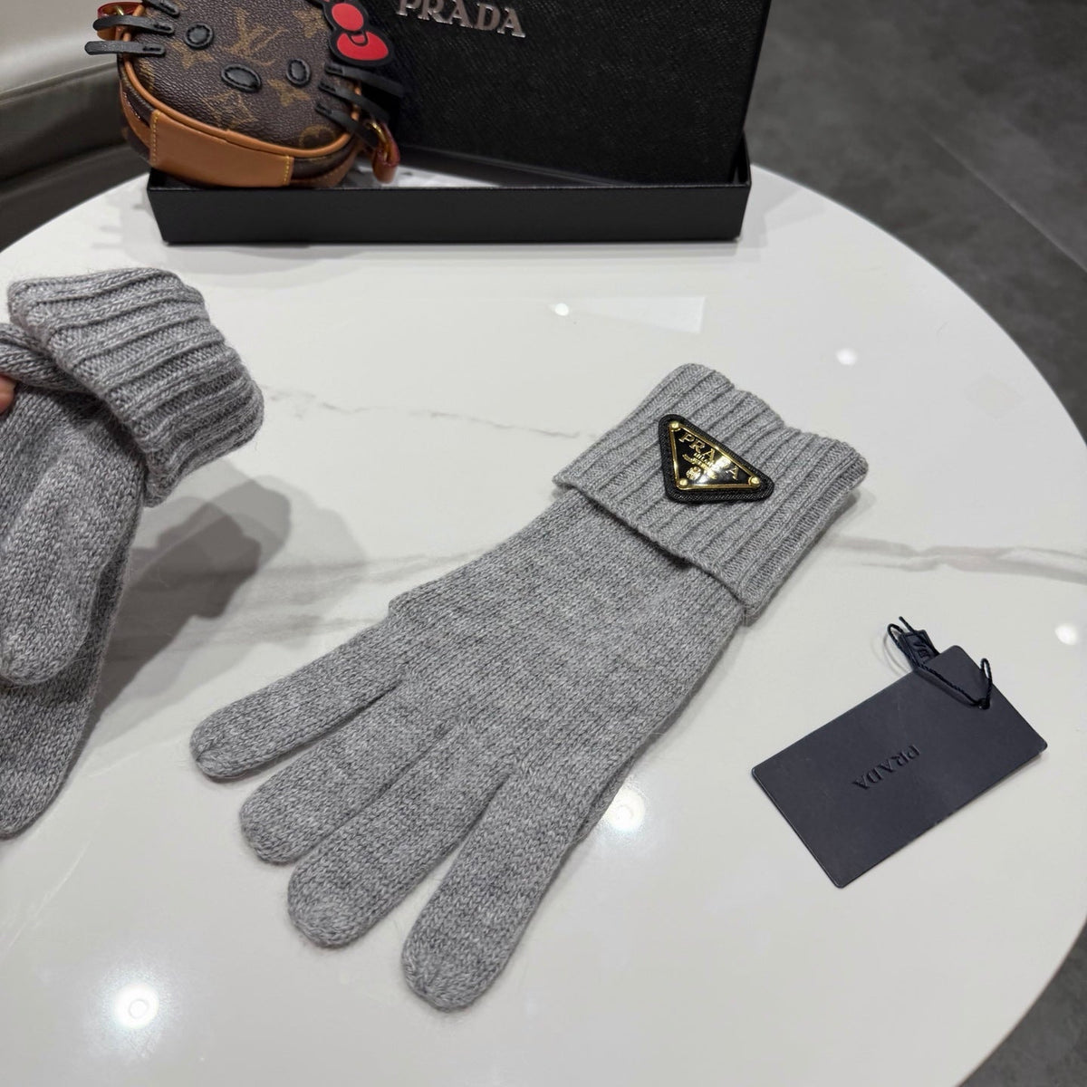 Prada 26S Triangle Logo Full-Finger Gloves Grey Ribbed Knit 505709