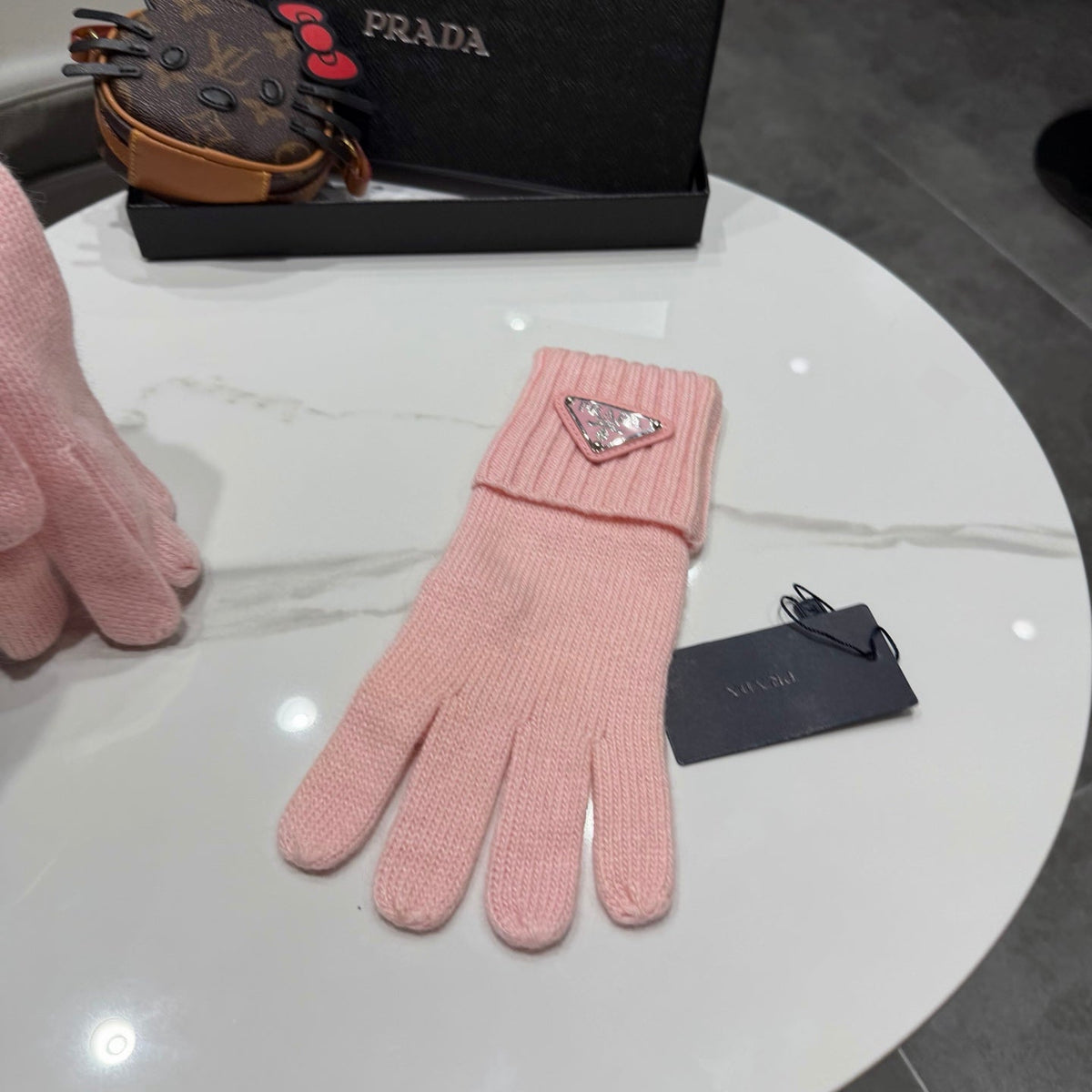 Prada 26S Triangle Logo Full-Finger Gloves Pink Ribbed Knit 505708