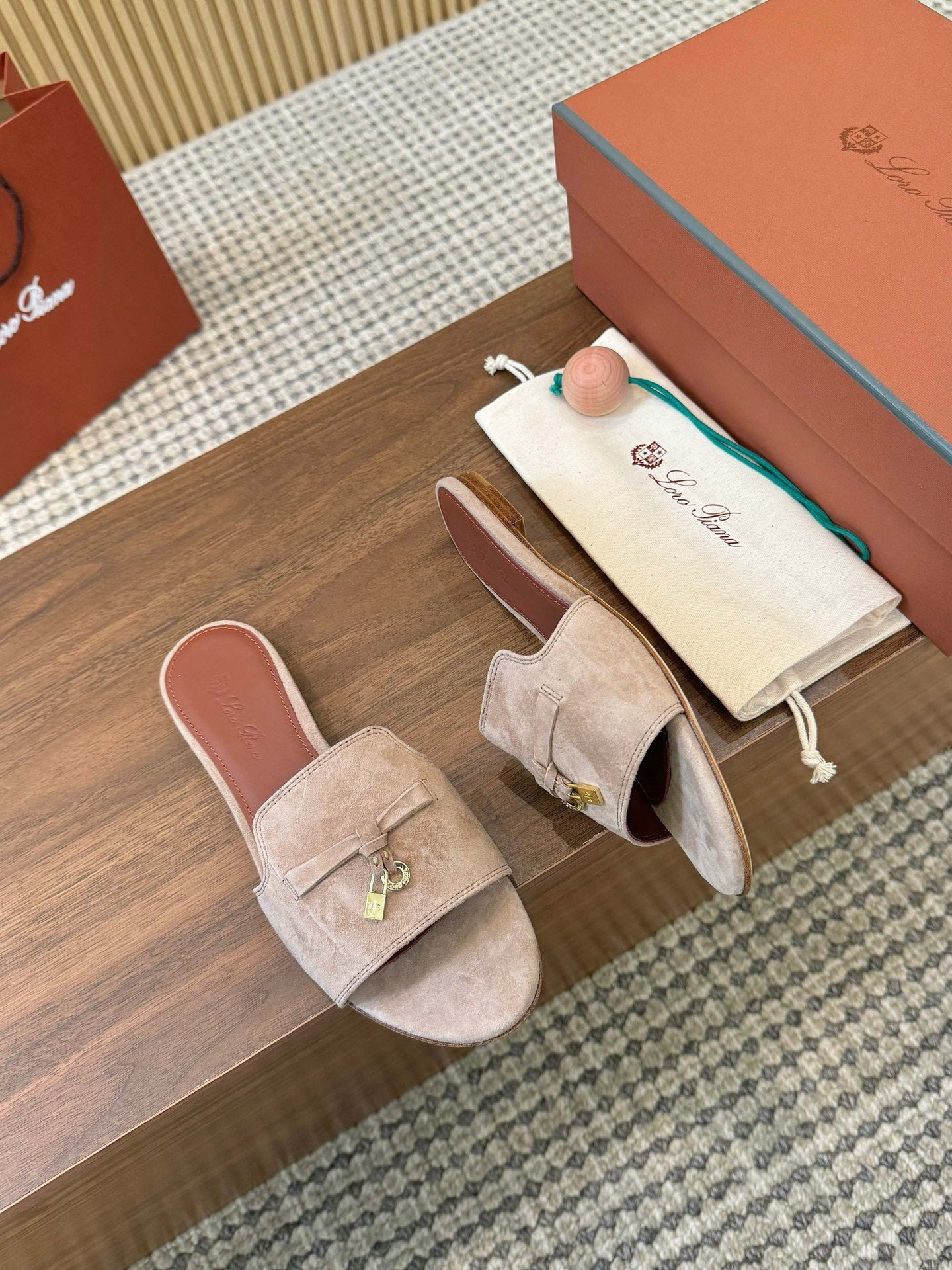 LP 26s Summer Charms Sandals Suede 011