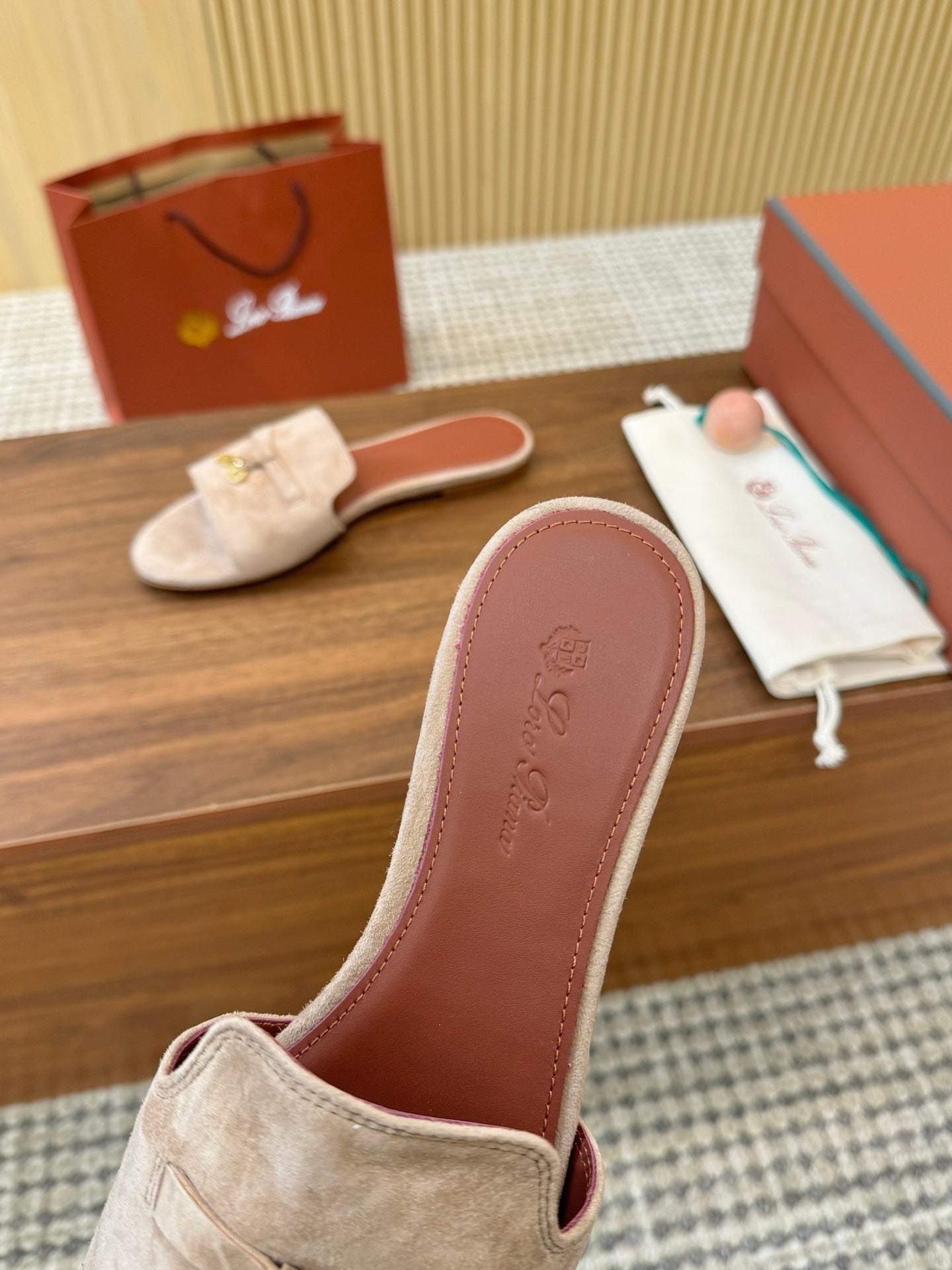 LP 26s Summer Charms Sandals Suede 011