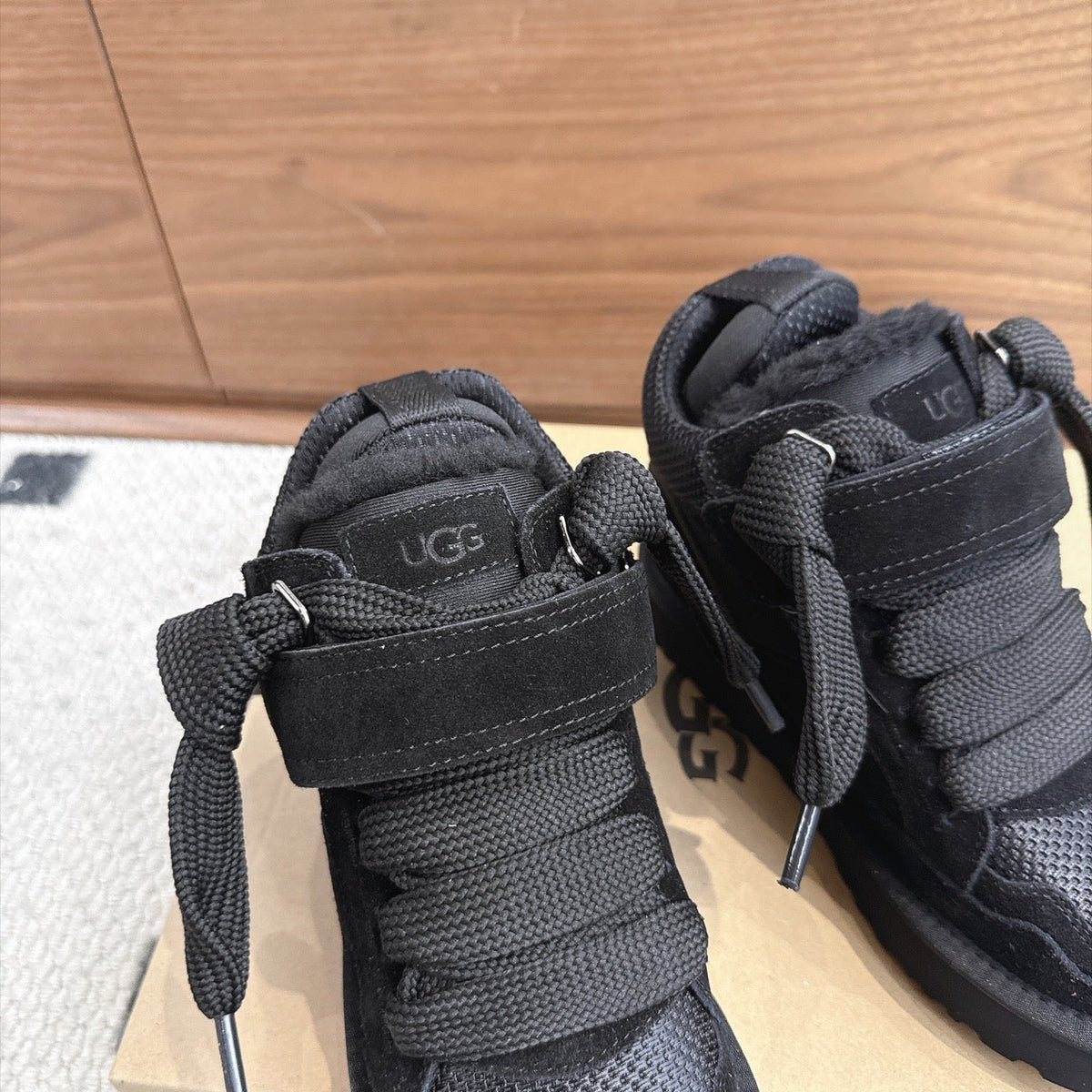 UGG 26s Boots 4cm Black Suede Mesh 187138