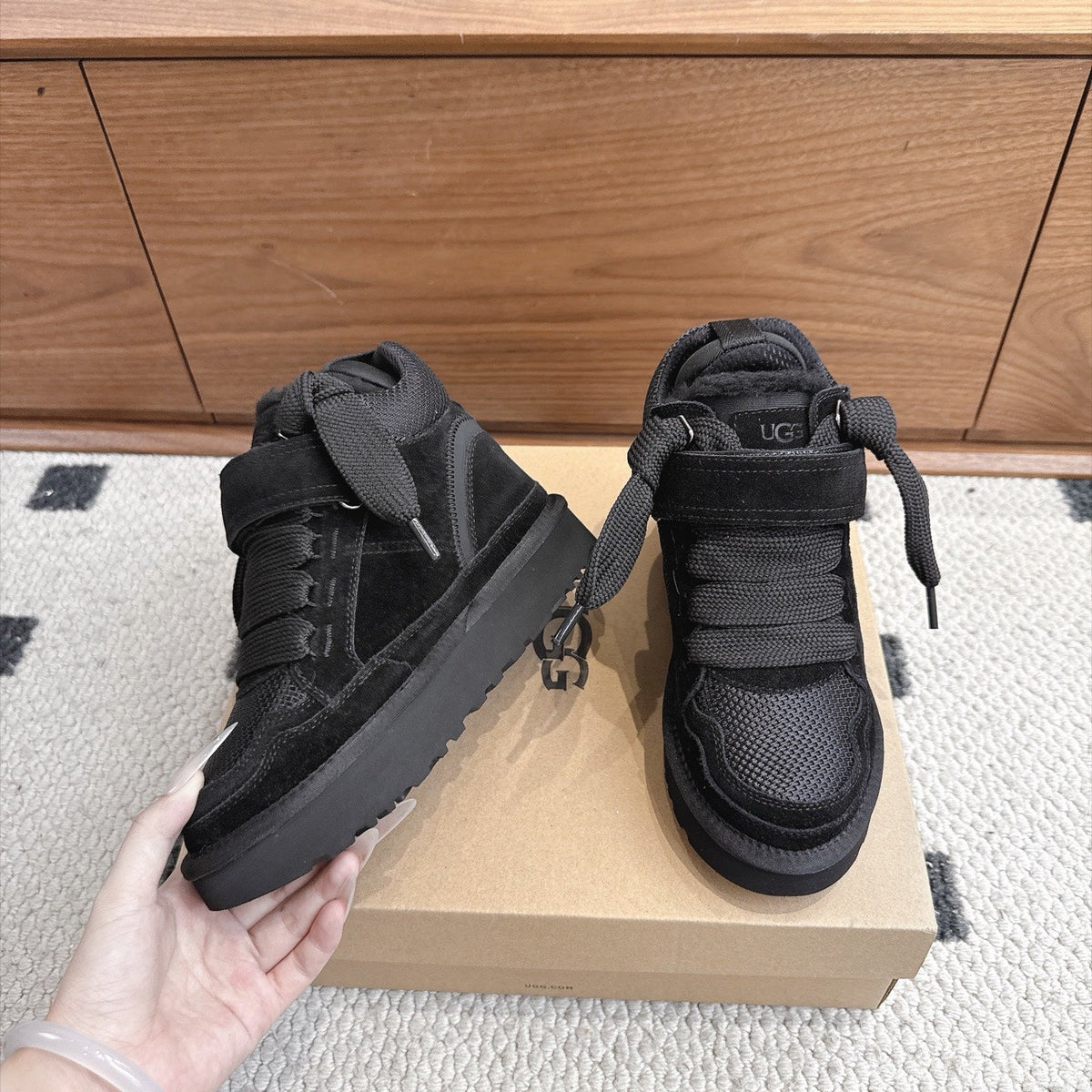UGG 26s Boots 4cm Black Suede Mesh 187138