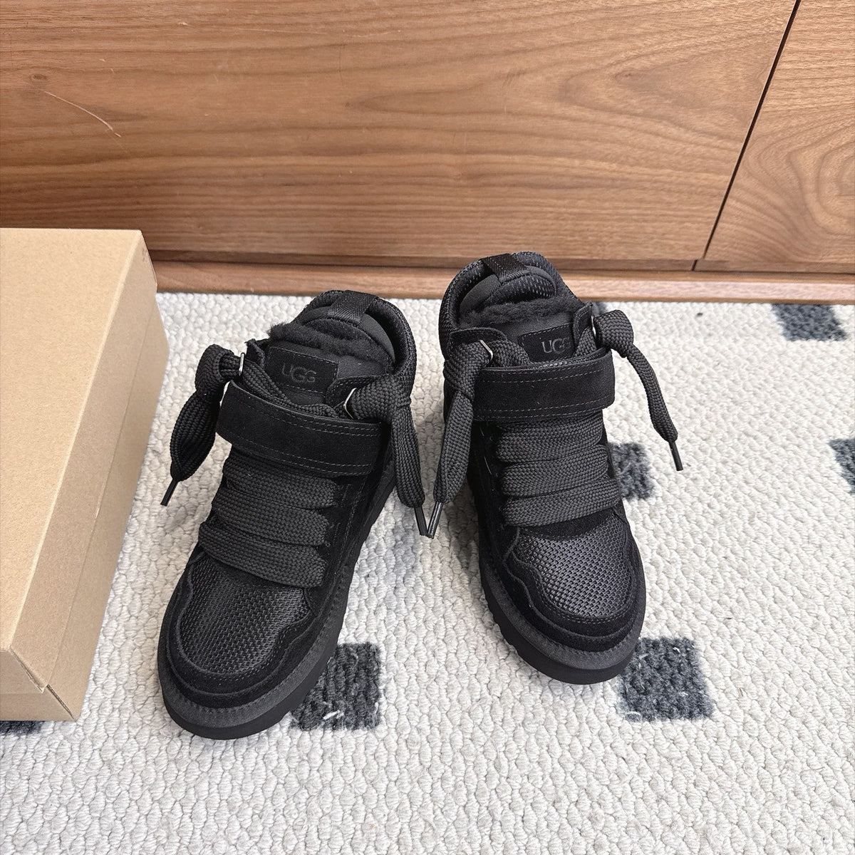 UGG 26s Boots 4cm Black Suede Mesh 187138