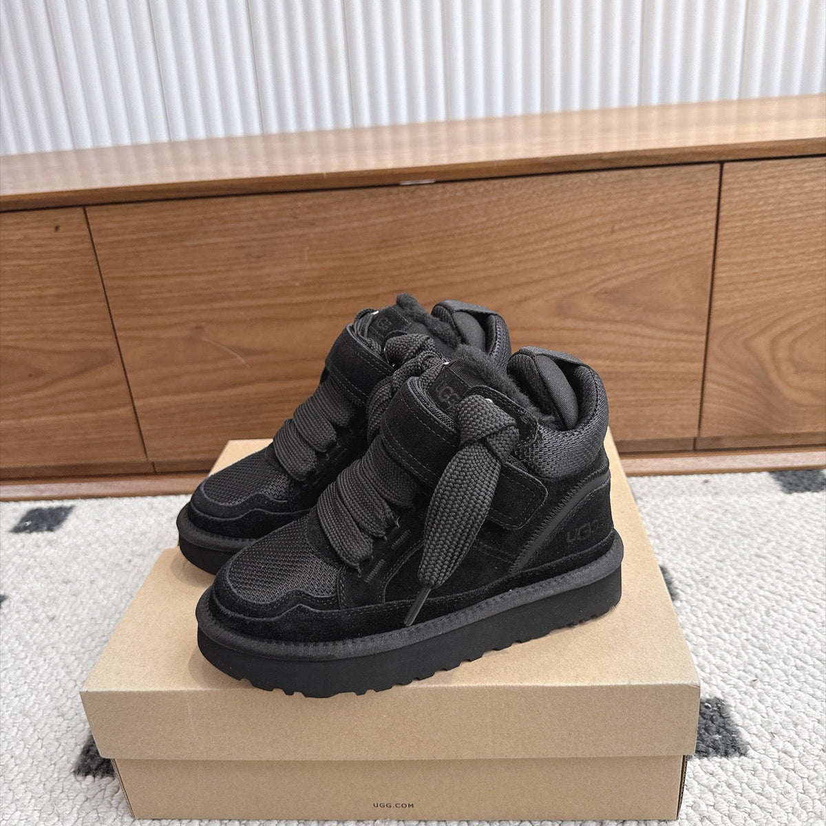 UGG 26s Boots 4cm Black Suede Mesh 187138