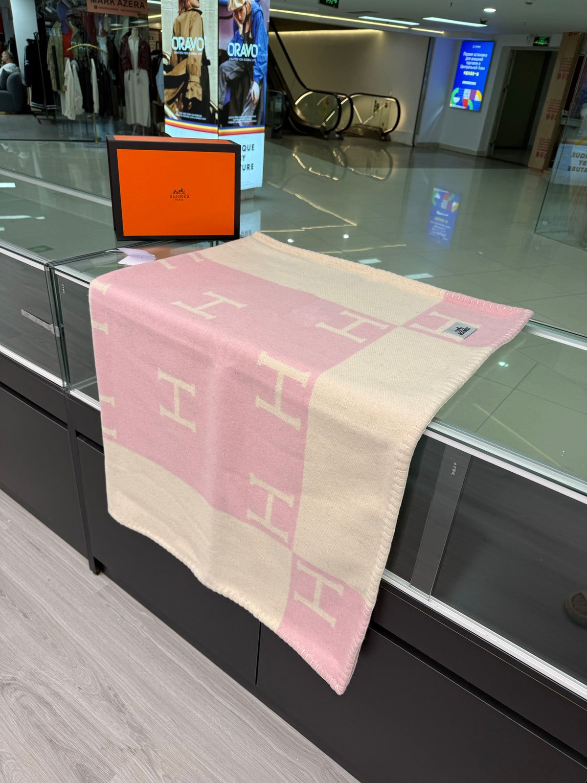 Hermes 26s Avalon Blanket Rose Wool 528159