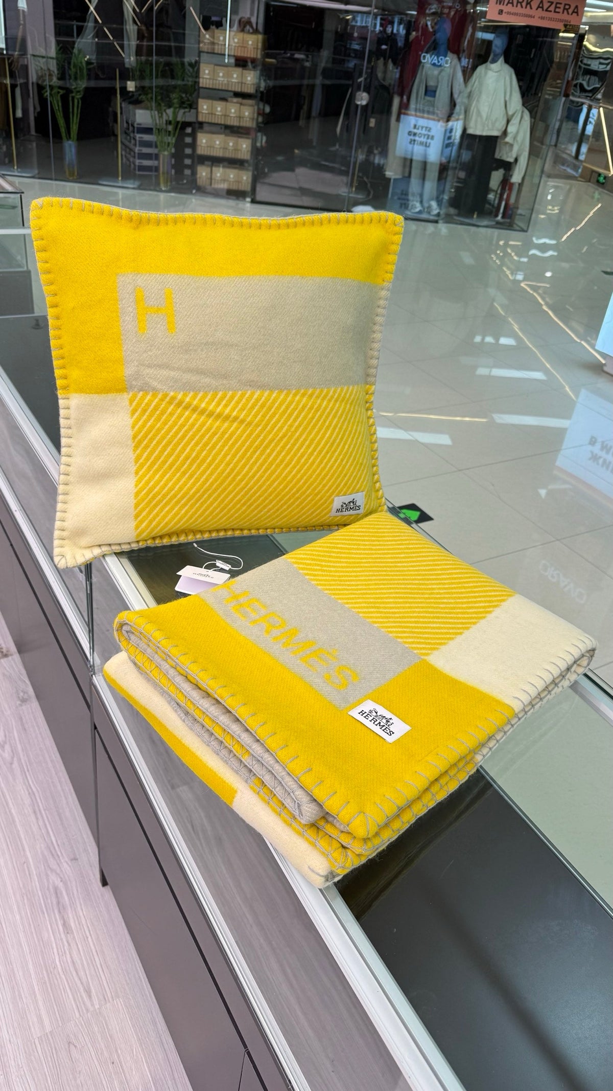 Hermes 26s Riviera Blanket 144x200cm Yellow Wool 528126