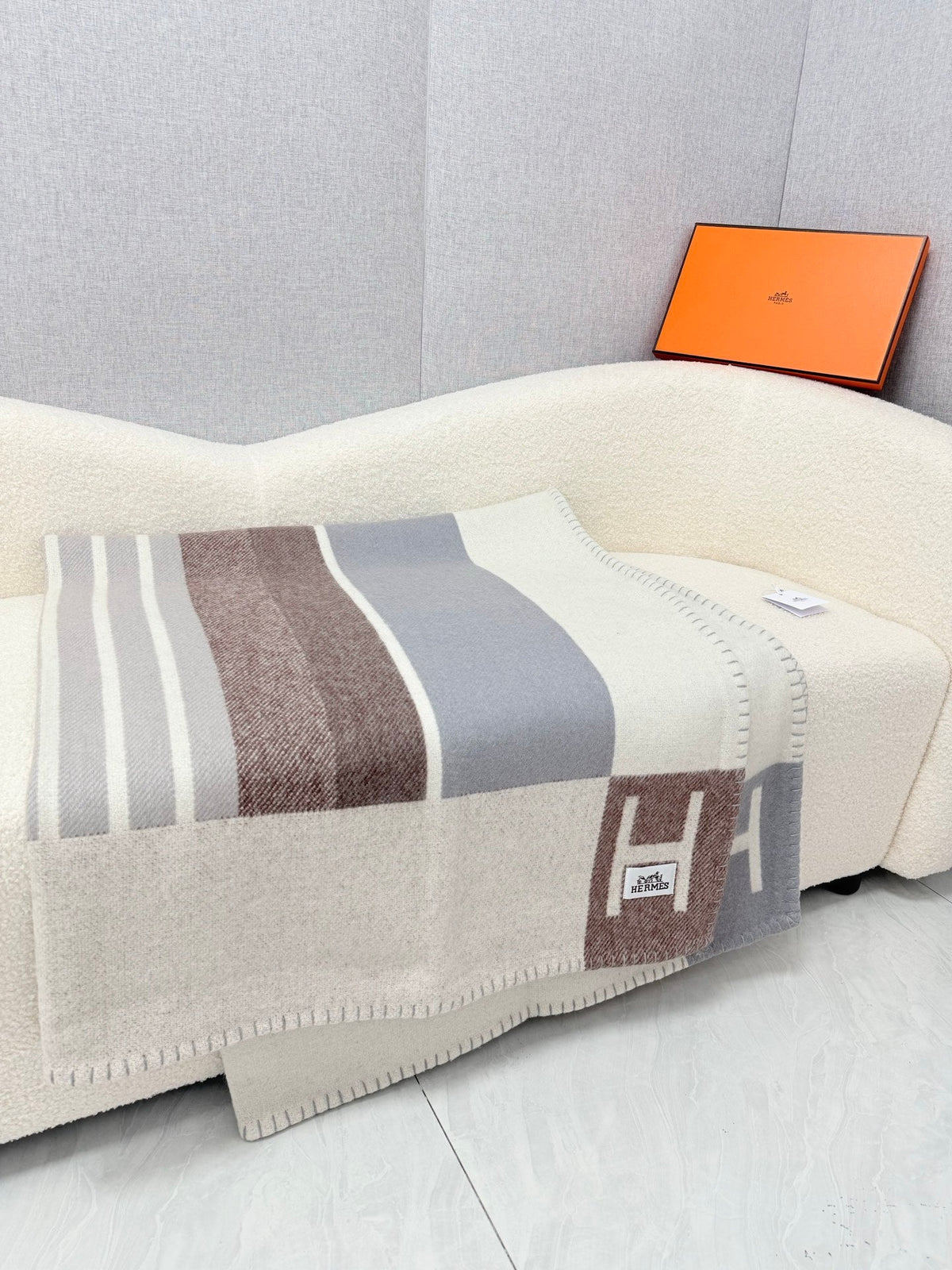 Hermes 26s Avalon Blanket 140x170cm Grey Wool 528150