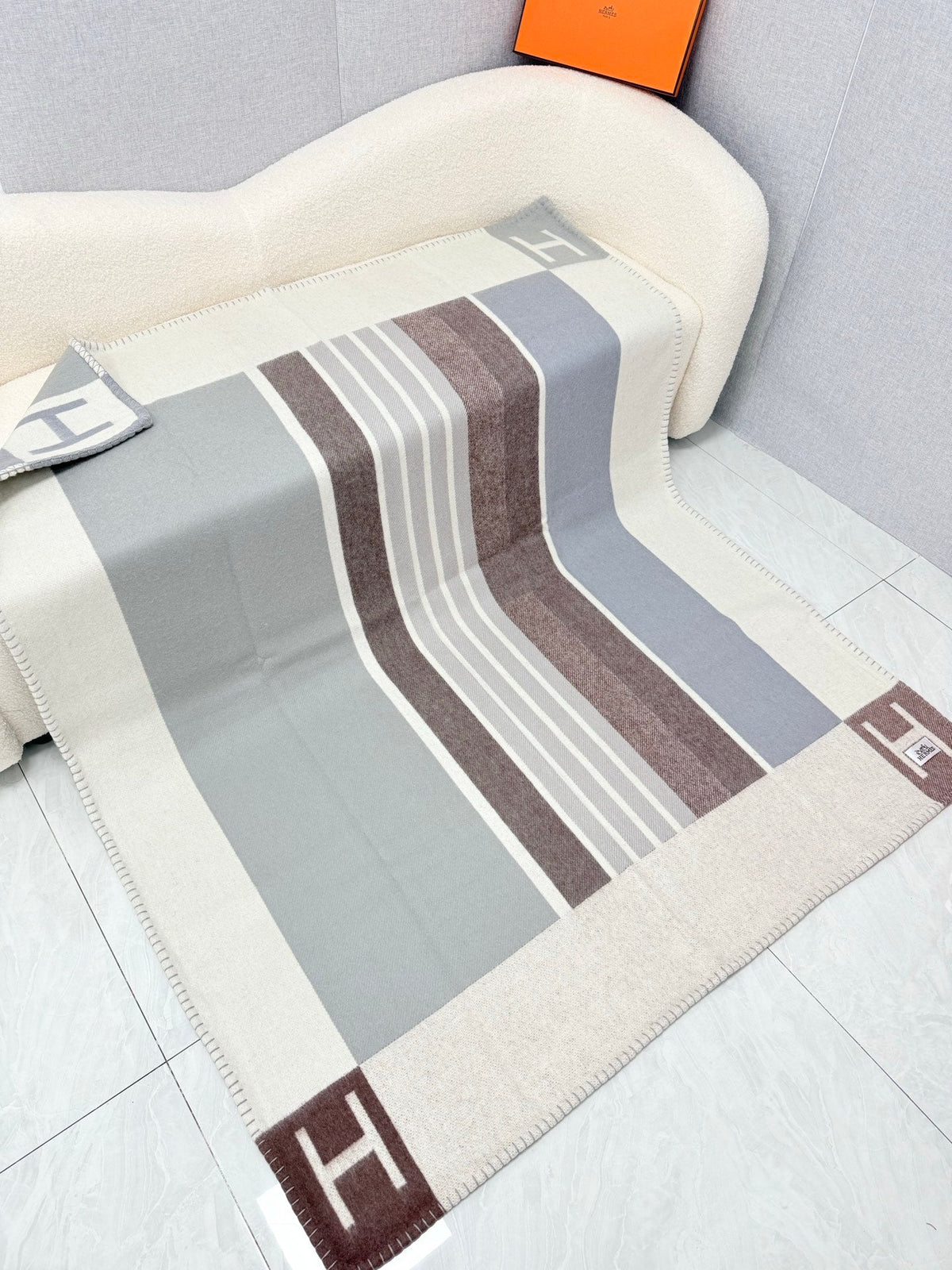 Hermes 26s Avalon Blanket 140x170cm Grey Wool 528150