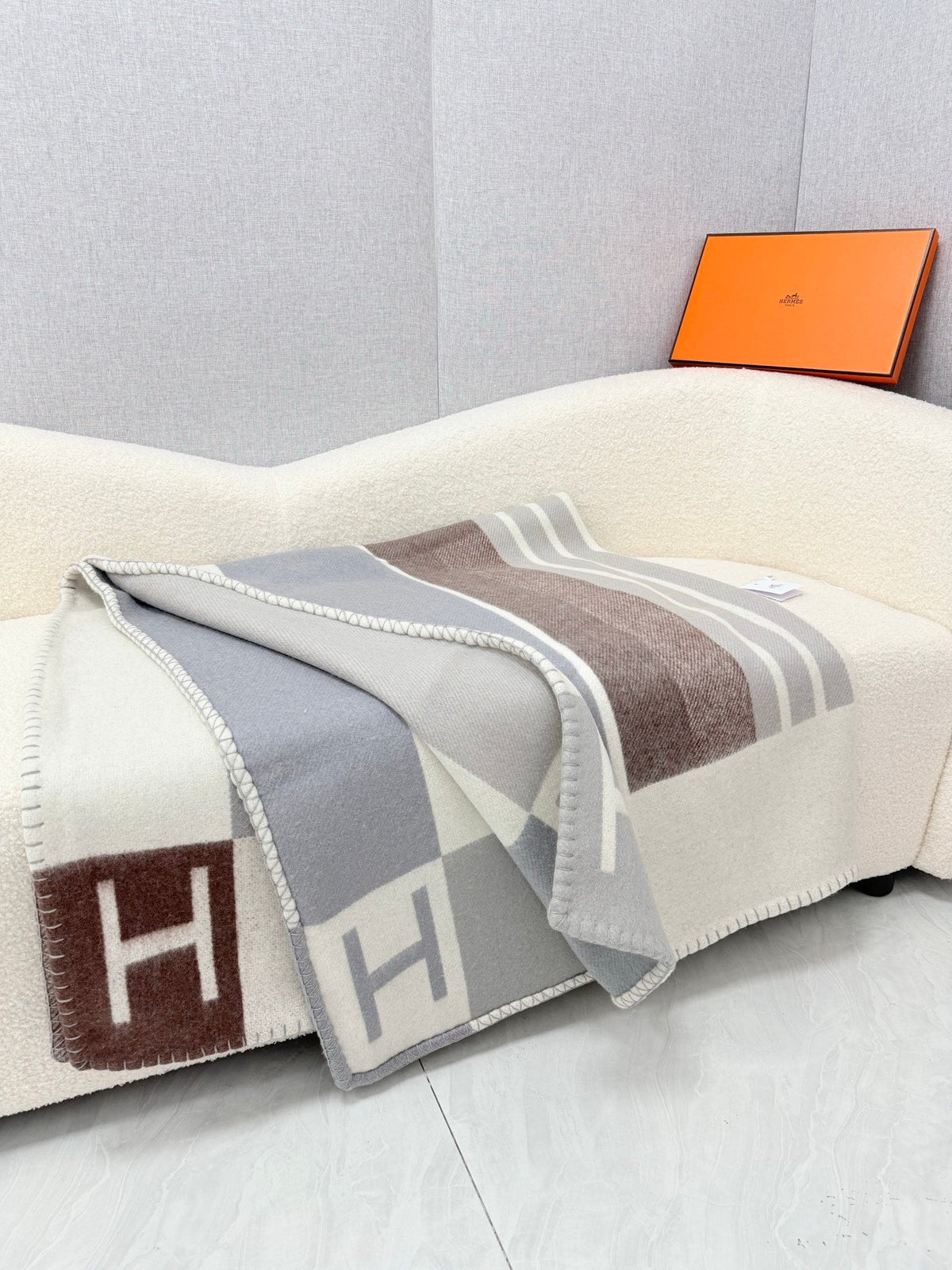 Hermes 26s Avalon Blanket 140x170cm Grey Wool 528150