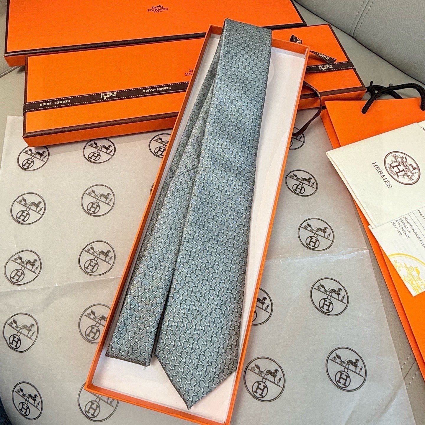 HM Hilario Tie Light Grey Twill Silk 209997