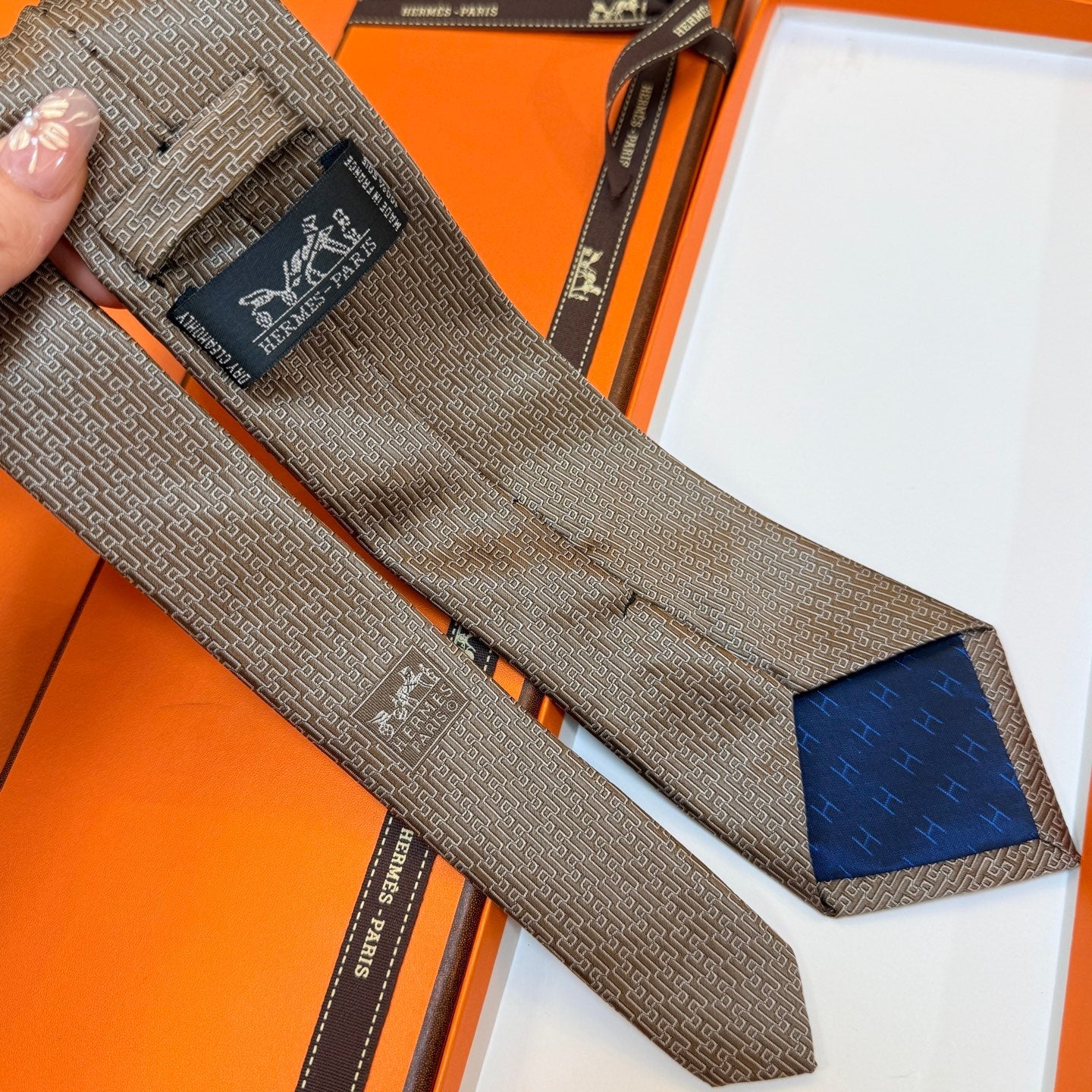 HM Tie Taupe Twill Silk 327133