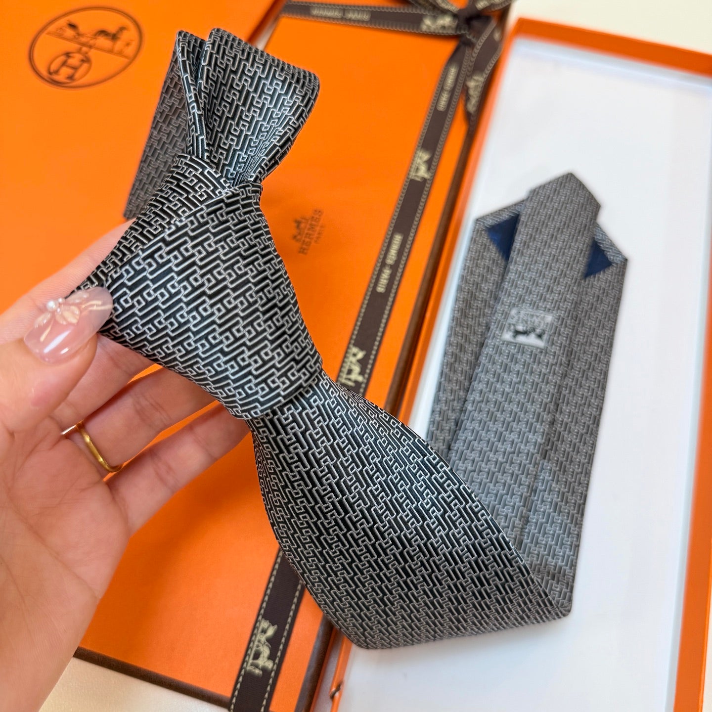 HM Tie Grey Silk 327130