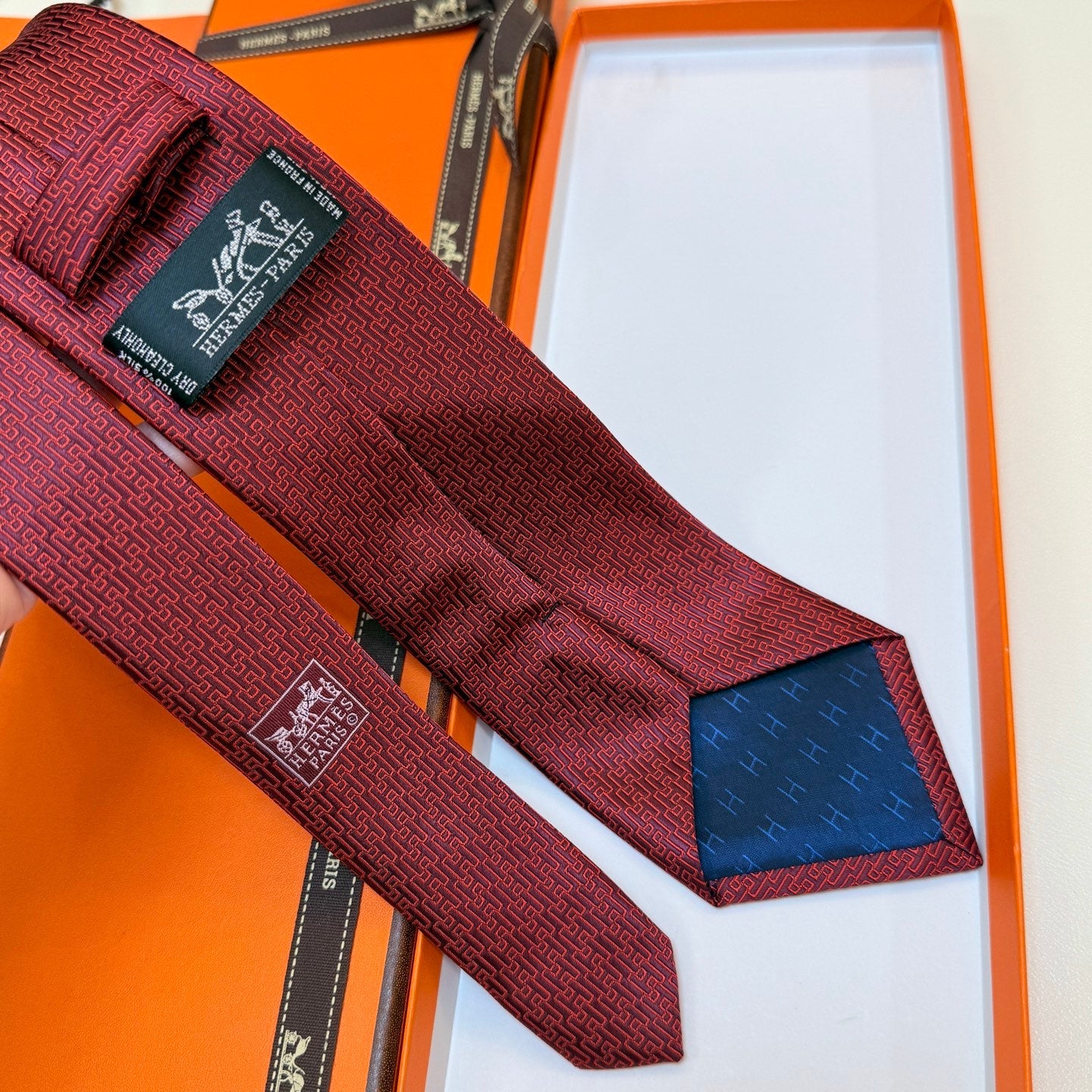 HM Tie Burgundy Silk 327131