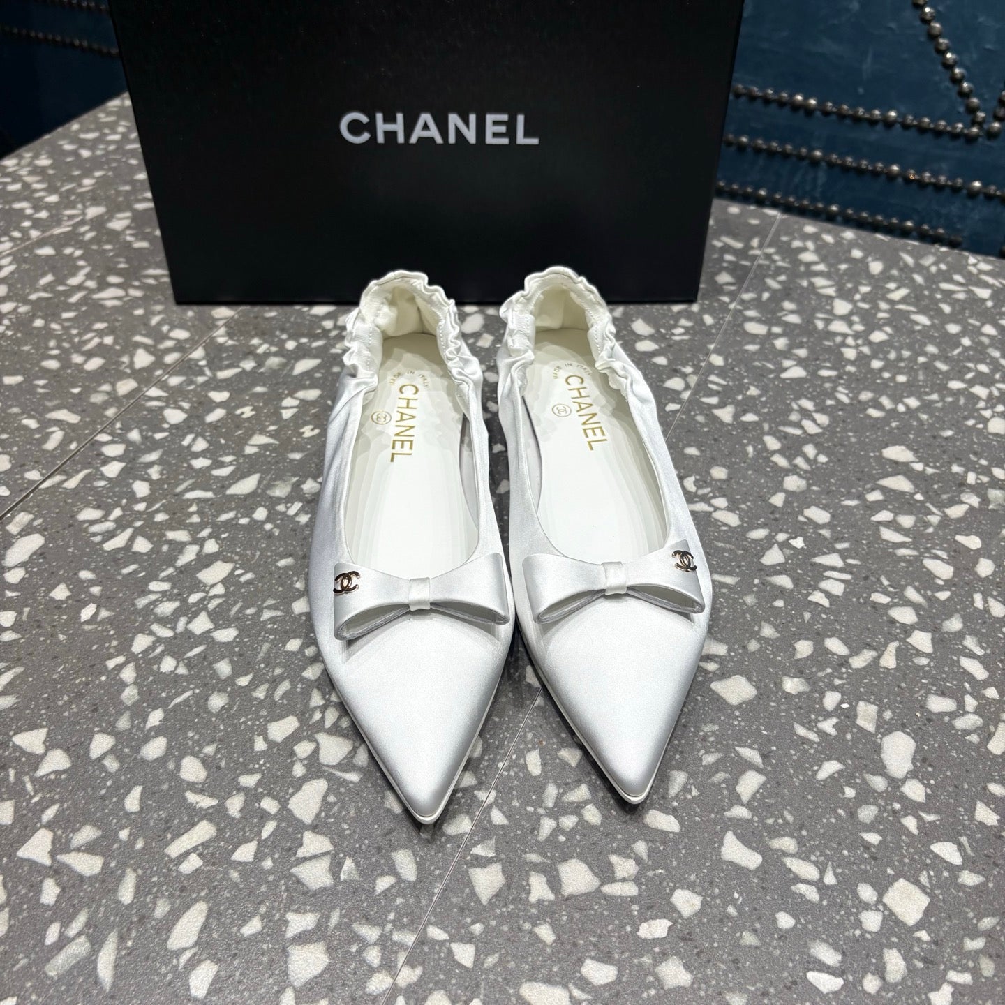 CC 25s Métiers d’art Ballet flats 10mm White Silk Satin 423793