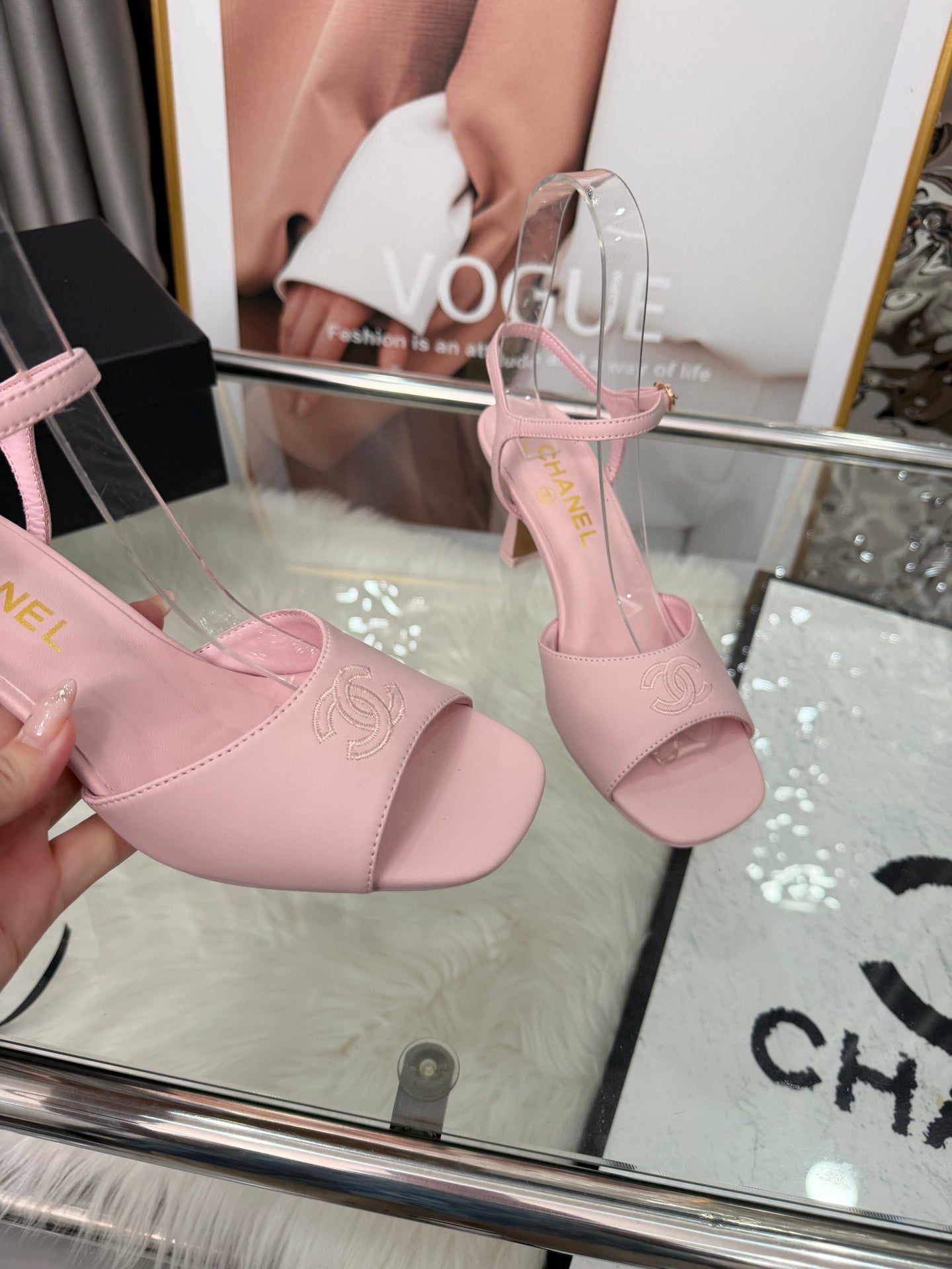 CC 2026B Métiers d'Art Sandals Pink Leather 970176