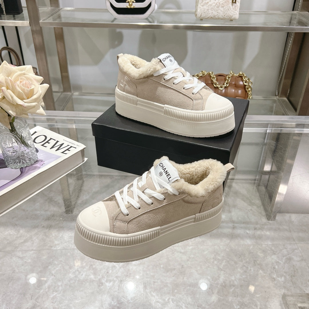 CC Sneaker Light Beige Suede With Wool Lining 944557