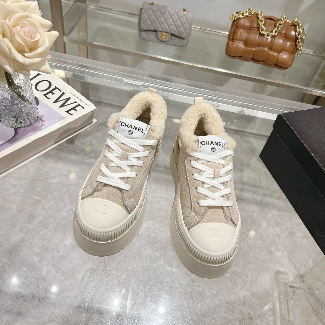 CC Sneaker Light Beige Suede With Wool Lining 944557