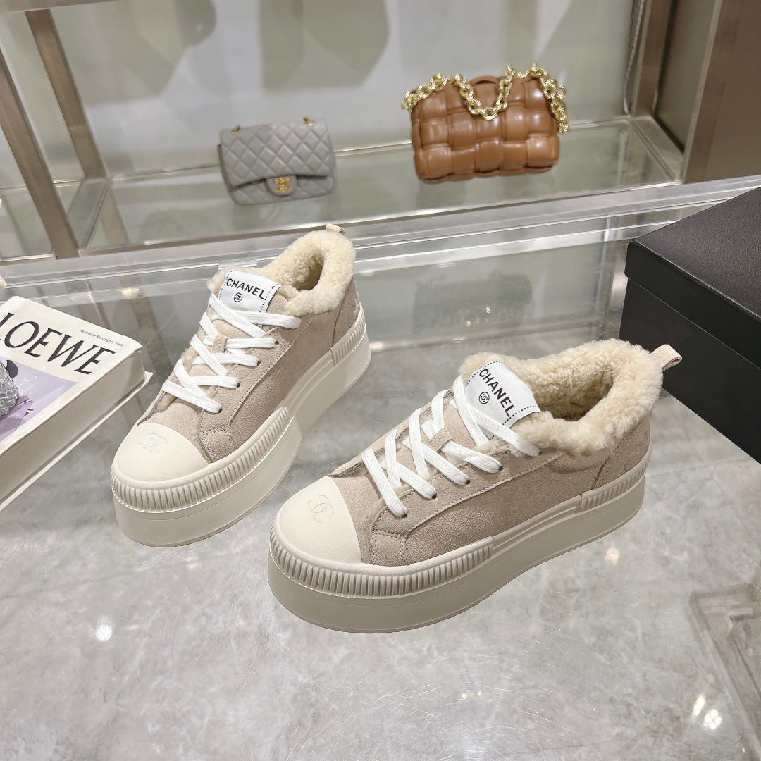 CC Sneaker Light Beige Suede With Wool Lining 944557