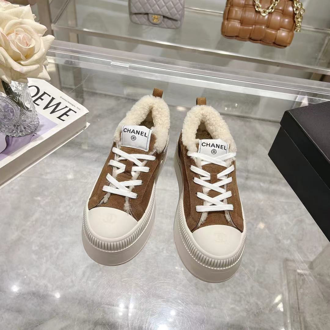 CC Sneaker Honey Brown Suede With Wool Lining 944558