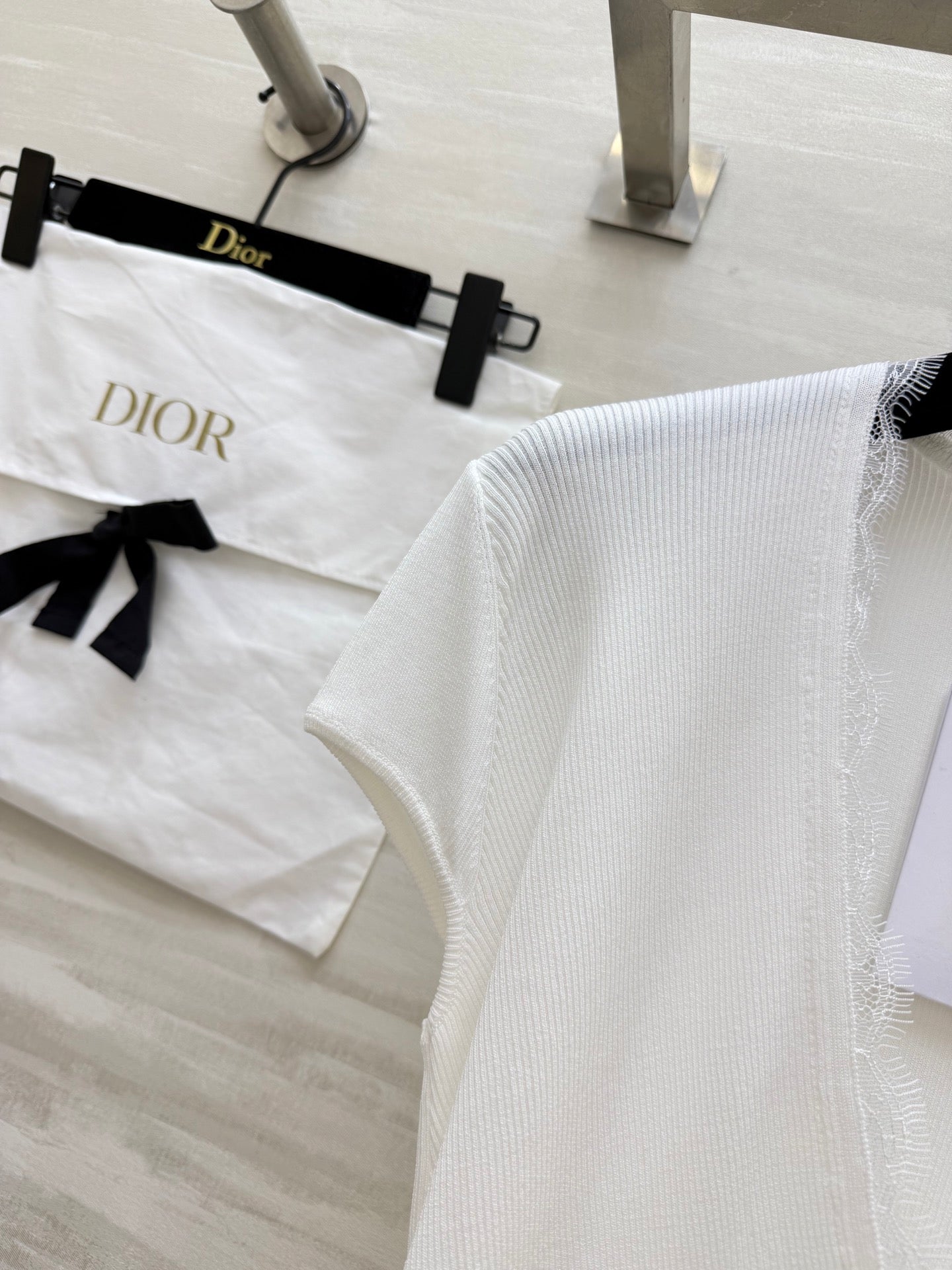 CD 26s Cross-Over Top White Wool 363569