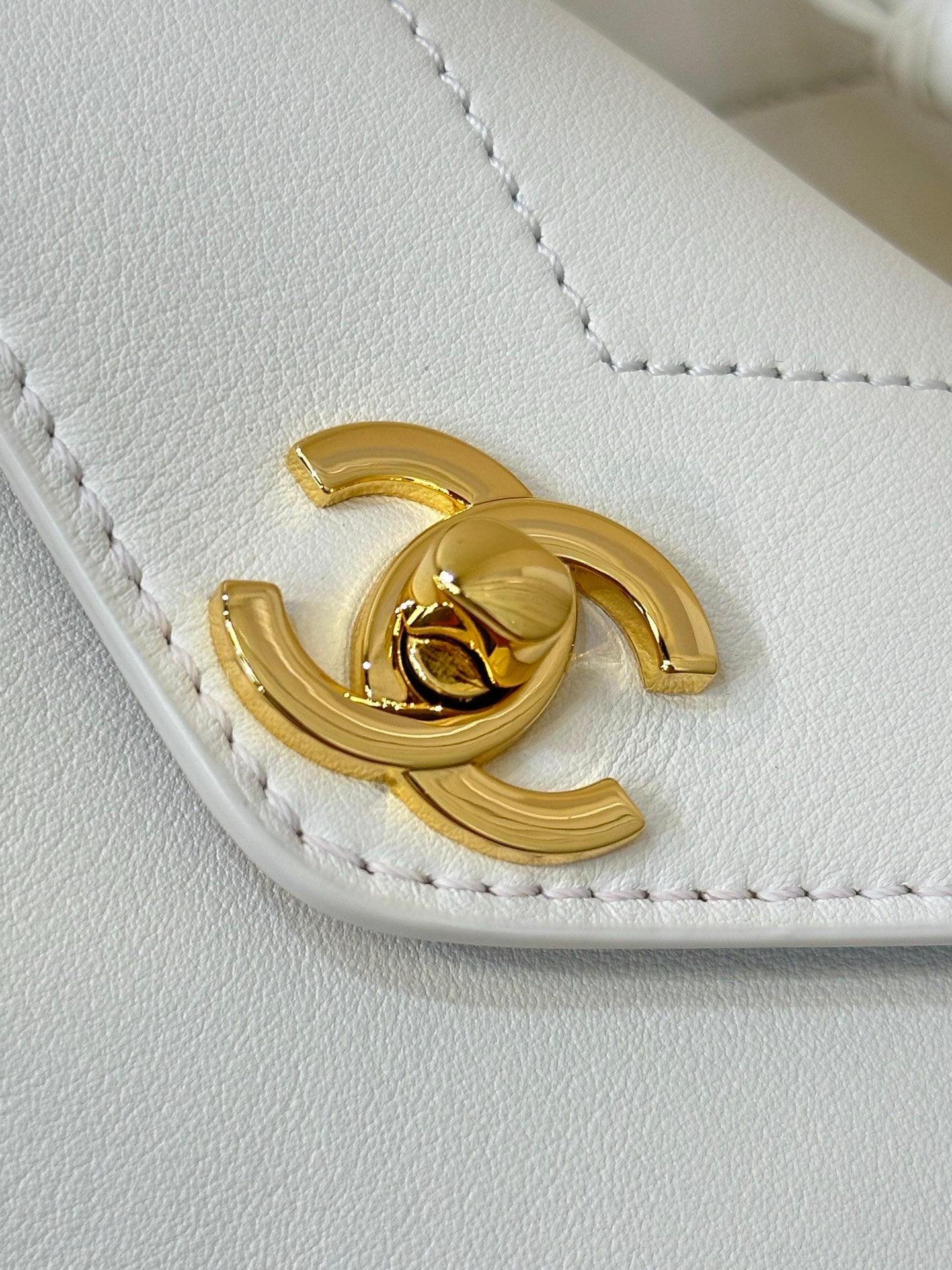 CC 26A Métiers d’Art Envelope Bag White Lambskin