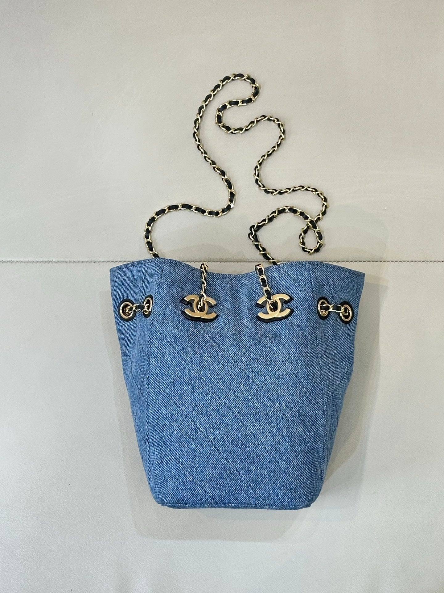 CC 26s Métiers d'art 2026 Bucket Bag Blue Denim 143452