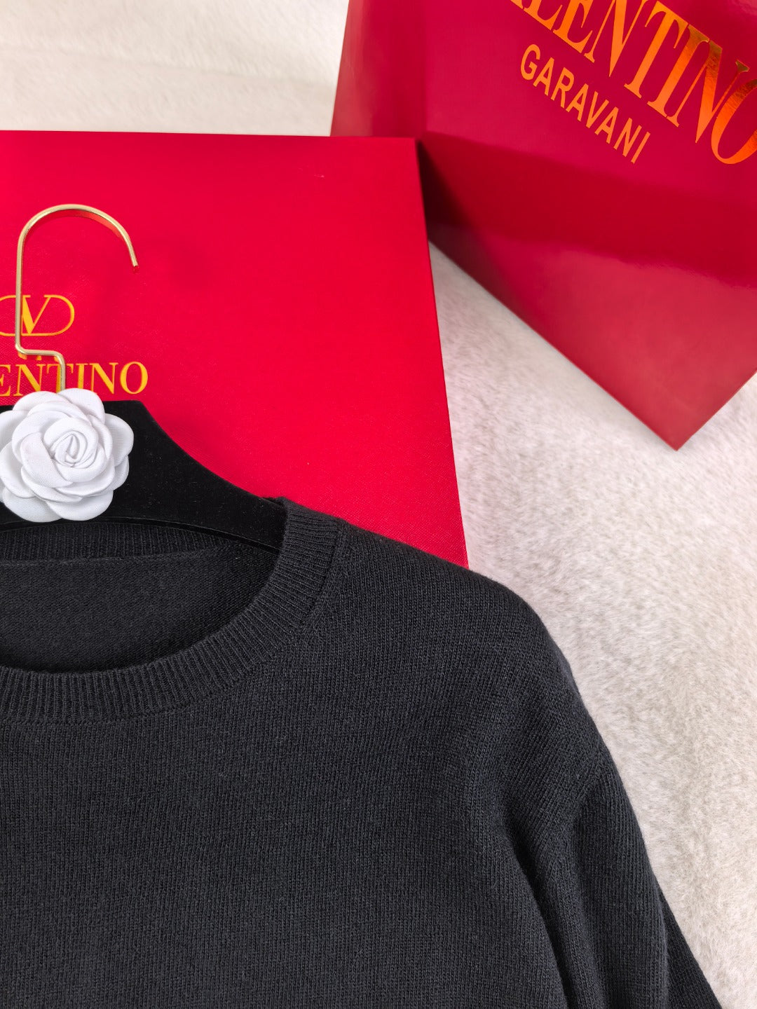 Valentino Feather Cuffs Round Neck Long Sleeve 424809