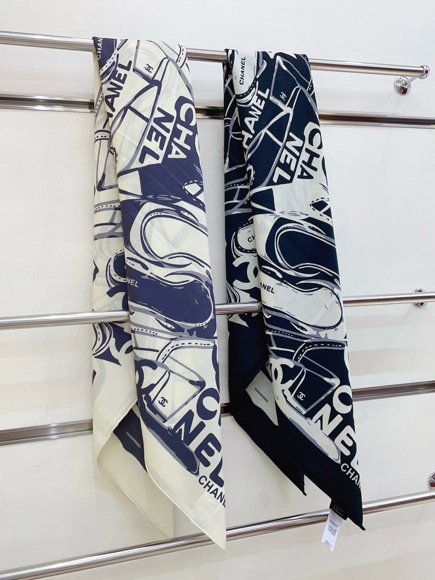 CC Double-Sided Scarf 140cm Blcack White Silk Cashmere 150384
