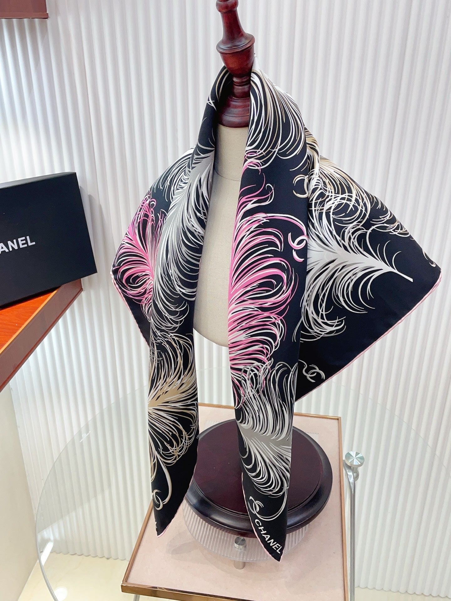 CC Double-Sided Scarf 90cm Black White Pink Feathers Logo Twill Silk 150370