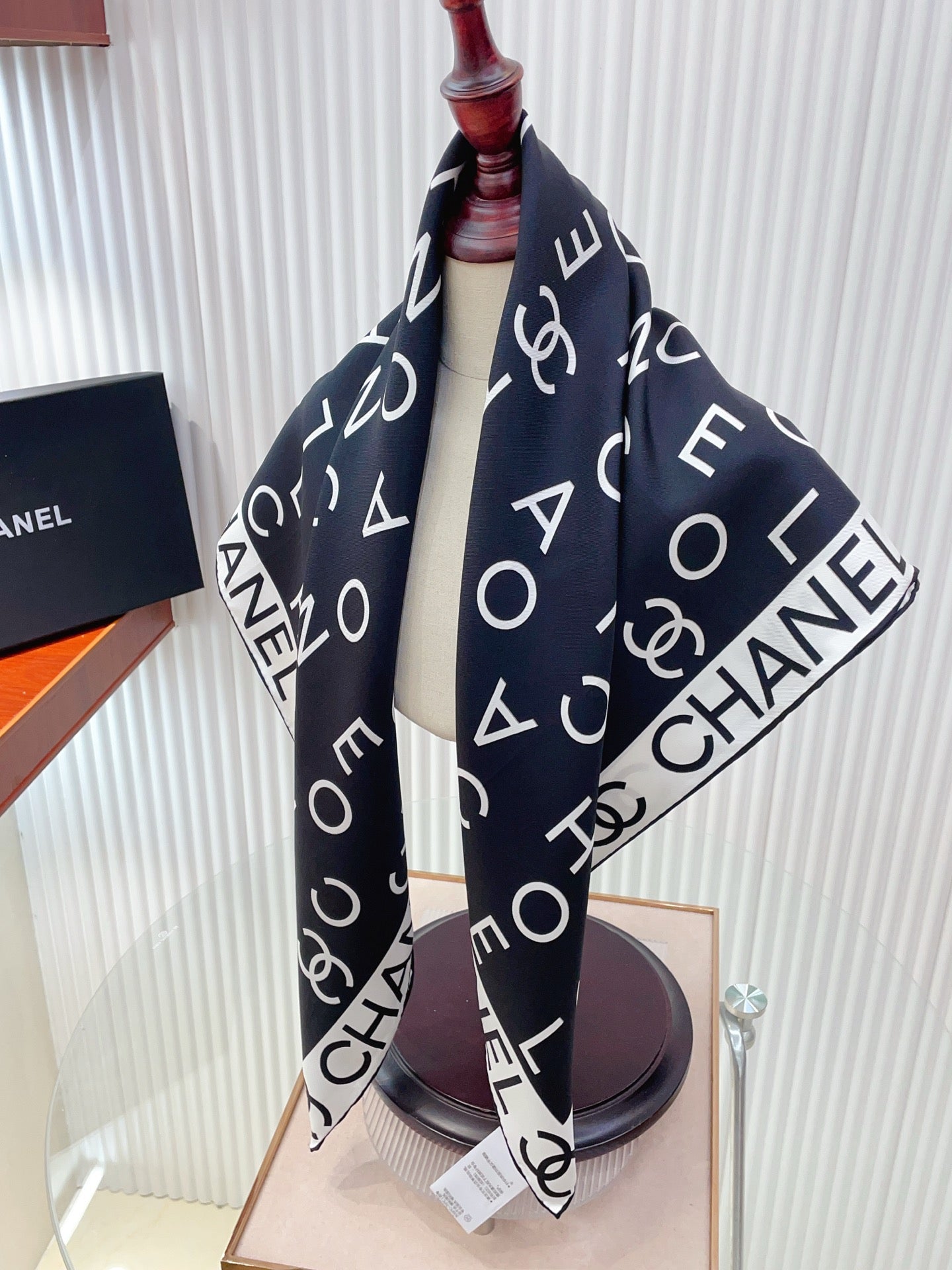 CC Double-Sided Scarf 90cm Black White Logo Twill Silk 150371
