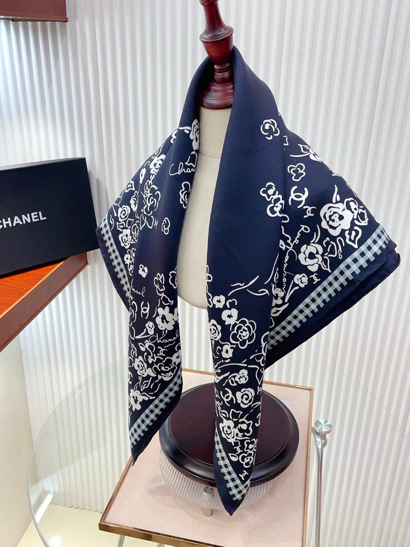 CC Double-Sided Scarf 90cm Navy Blue Silk Cashmere 150373