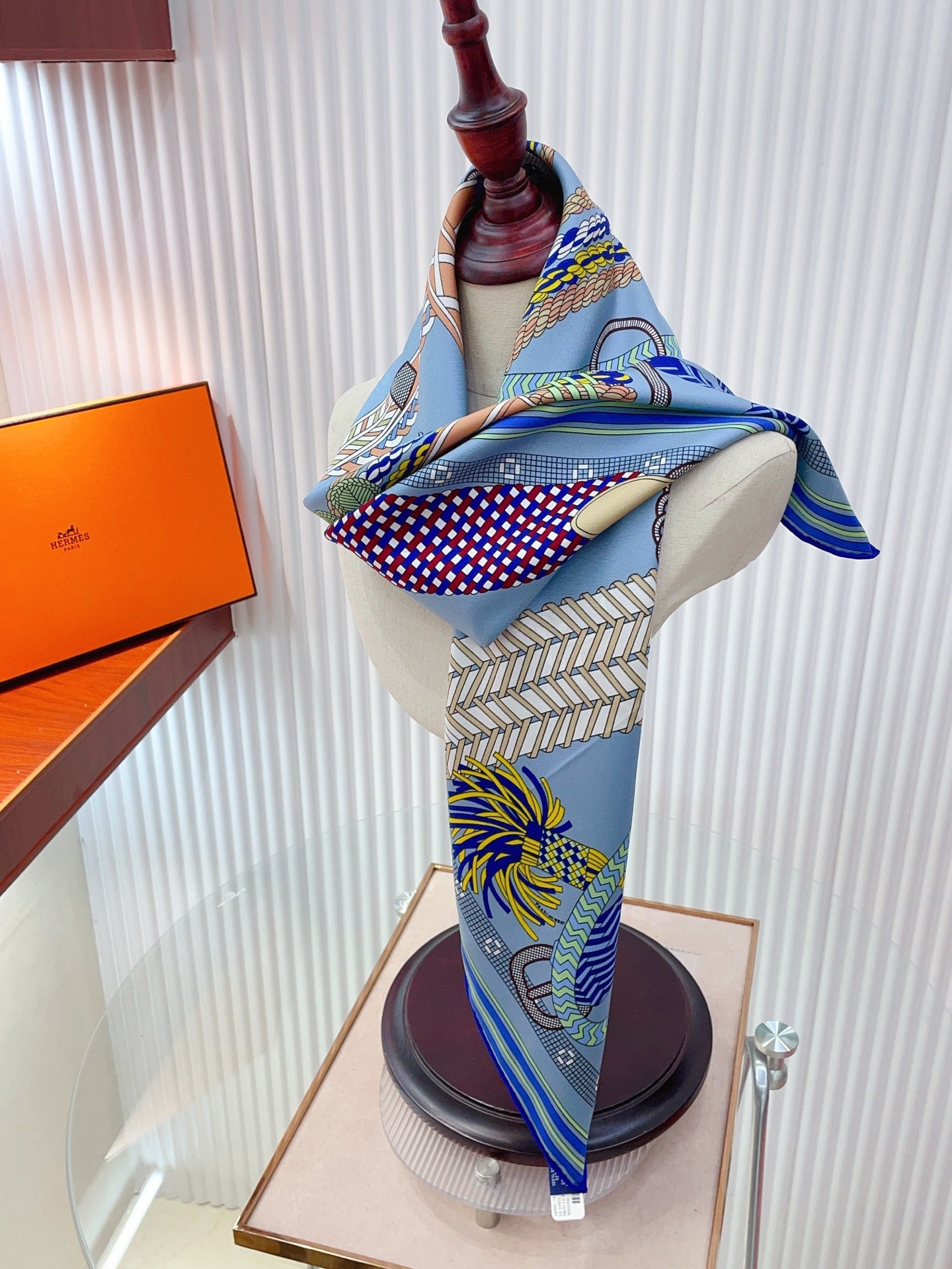 HM Tout en Tresse Scarf 90x90 Blue Colorful Twill Silk 223501