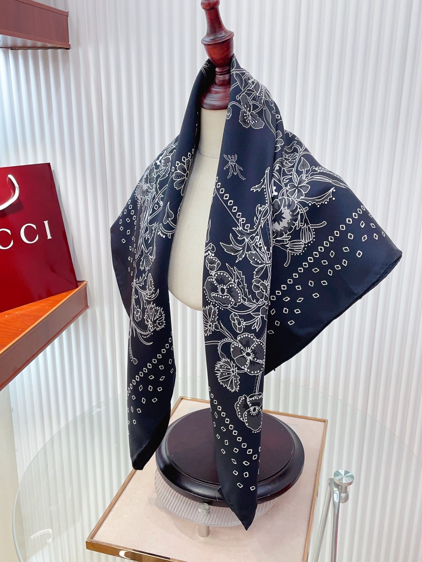 GG Scarf 90x90cm Black Colorful Silk Twill 209921