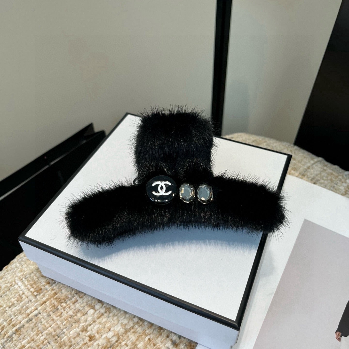 CC 26s Fluffy Tweezers Hair Clip 420351