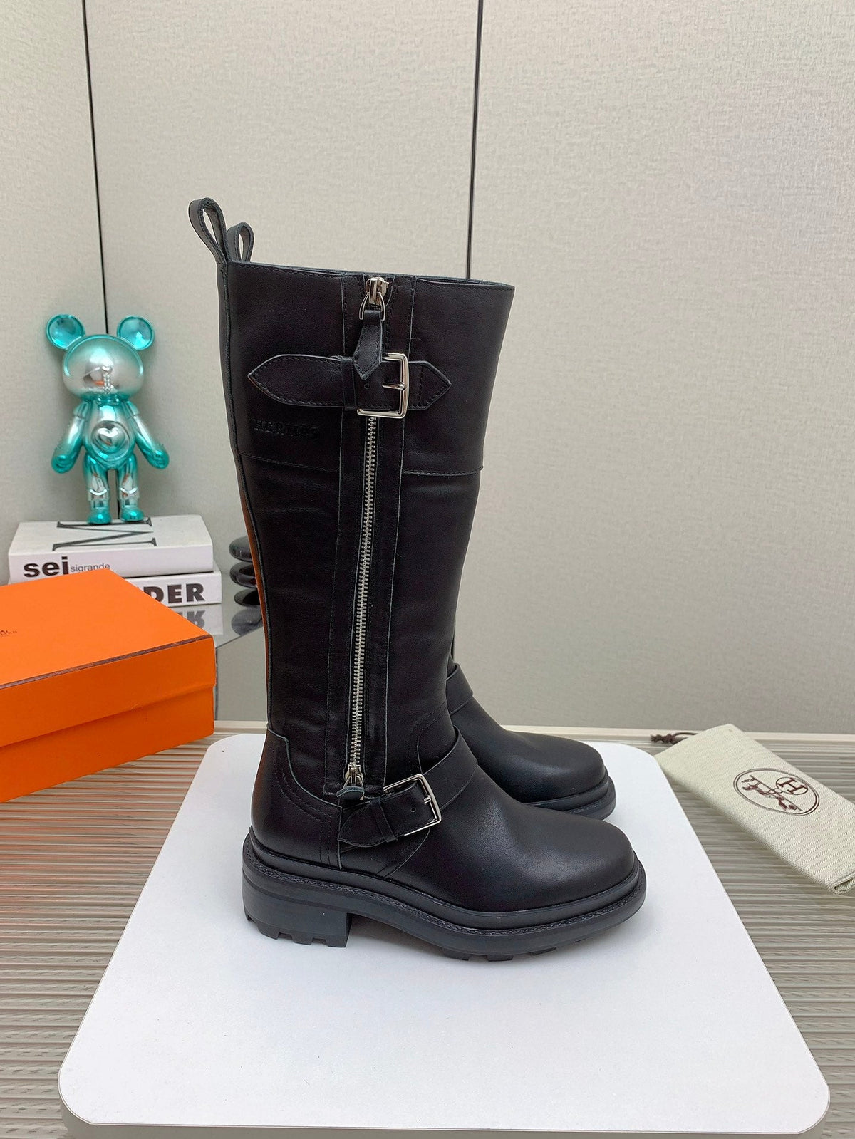 HM 26s Jaime Knee-High Boots Black Leather 160389