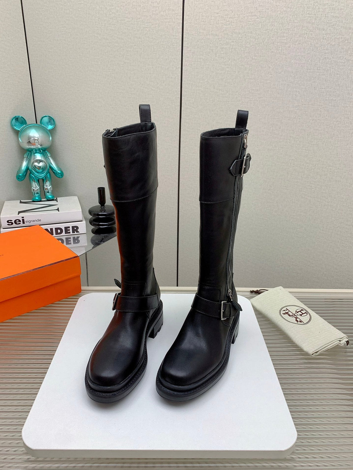 HM 26s Jaime Knee-High Boots Black Leather 160389